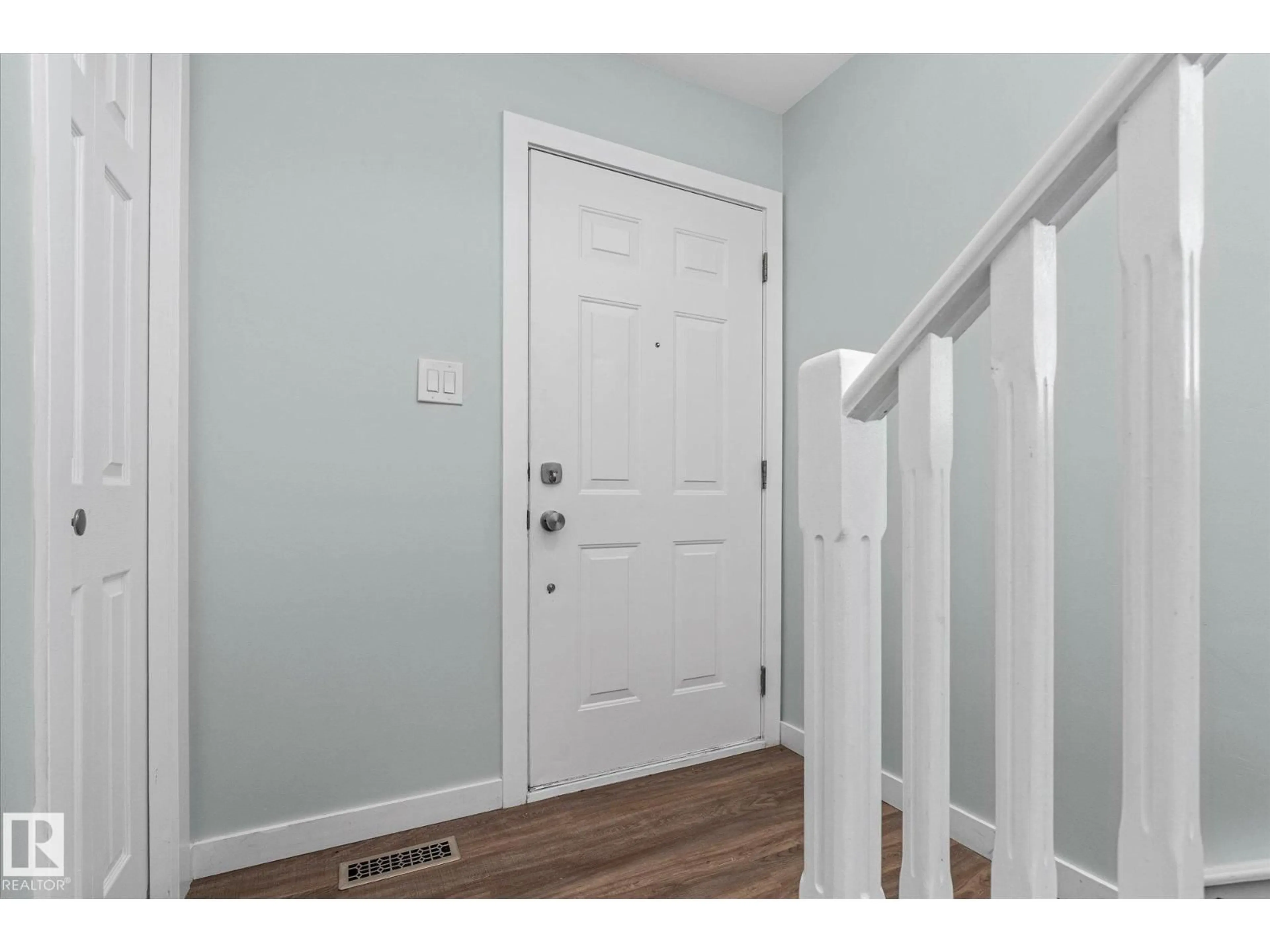 Indoor entryway for 9801 103 ST, Fort Saskatchewan Alberta T8L2C7