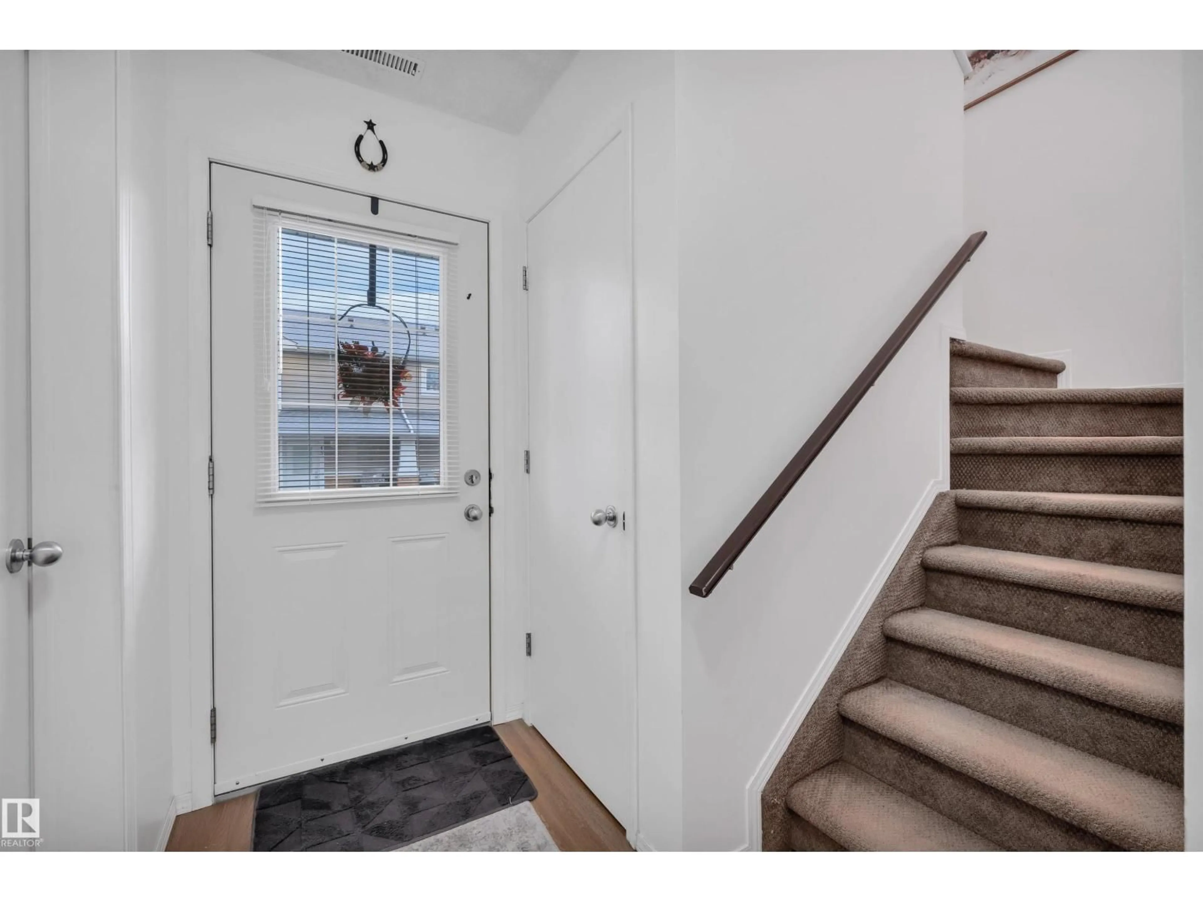 Indoor entryway for 70 - 64 CAVAN RD, Sherwood Park Alberta T8H2W9