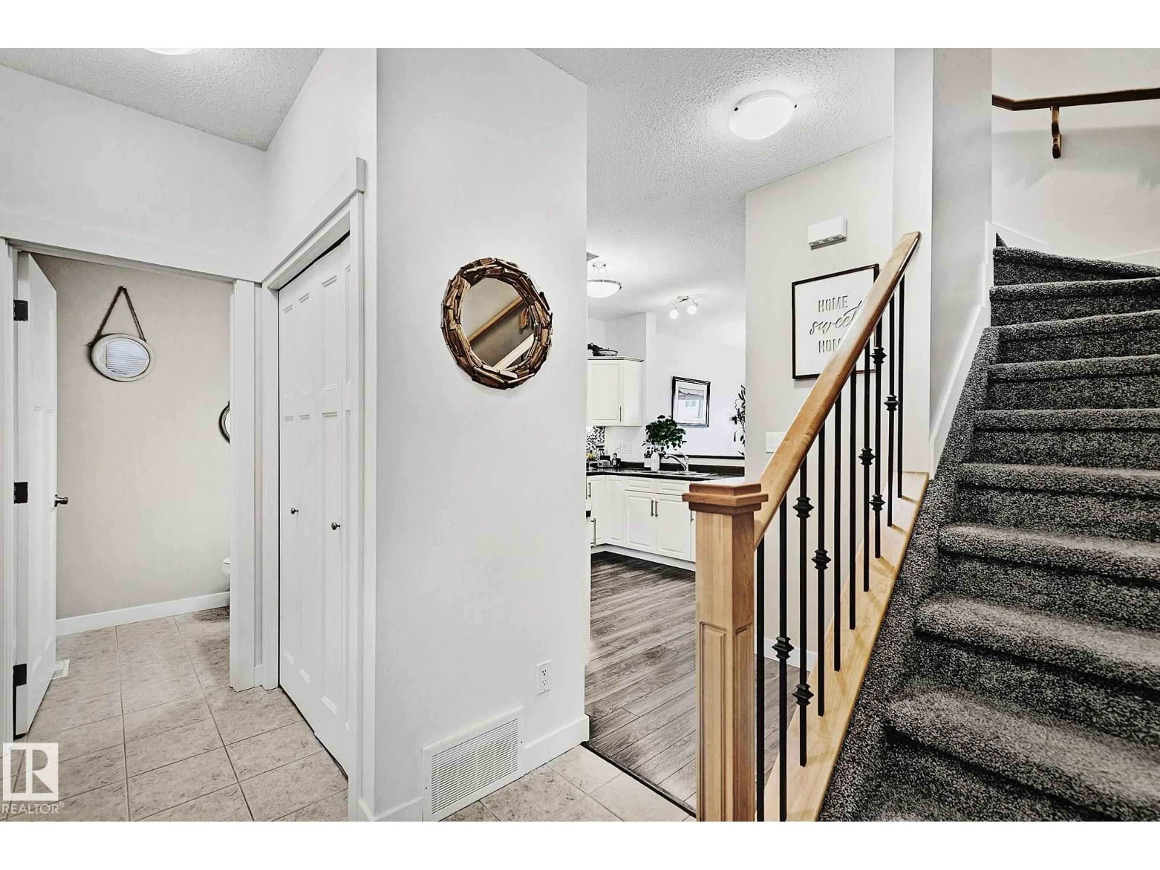 Indoor entryway for #17 - 3103 HILTON DR, Edmonton Alberta T6M0R3