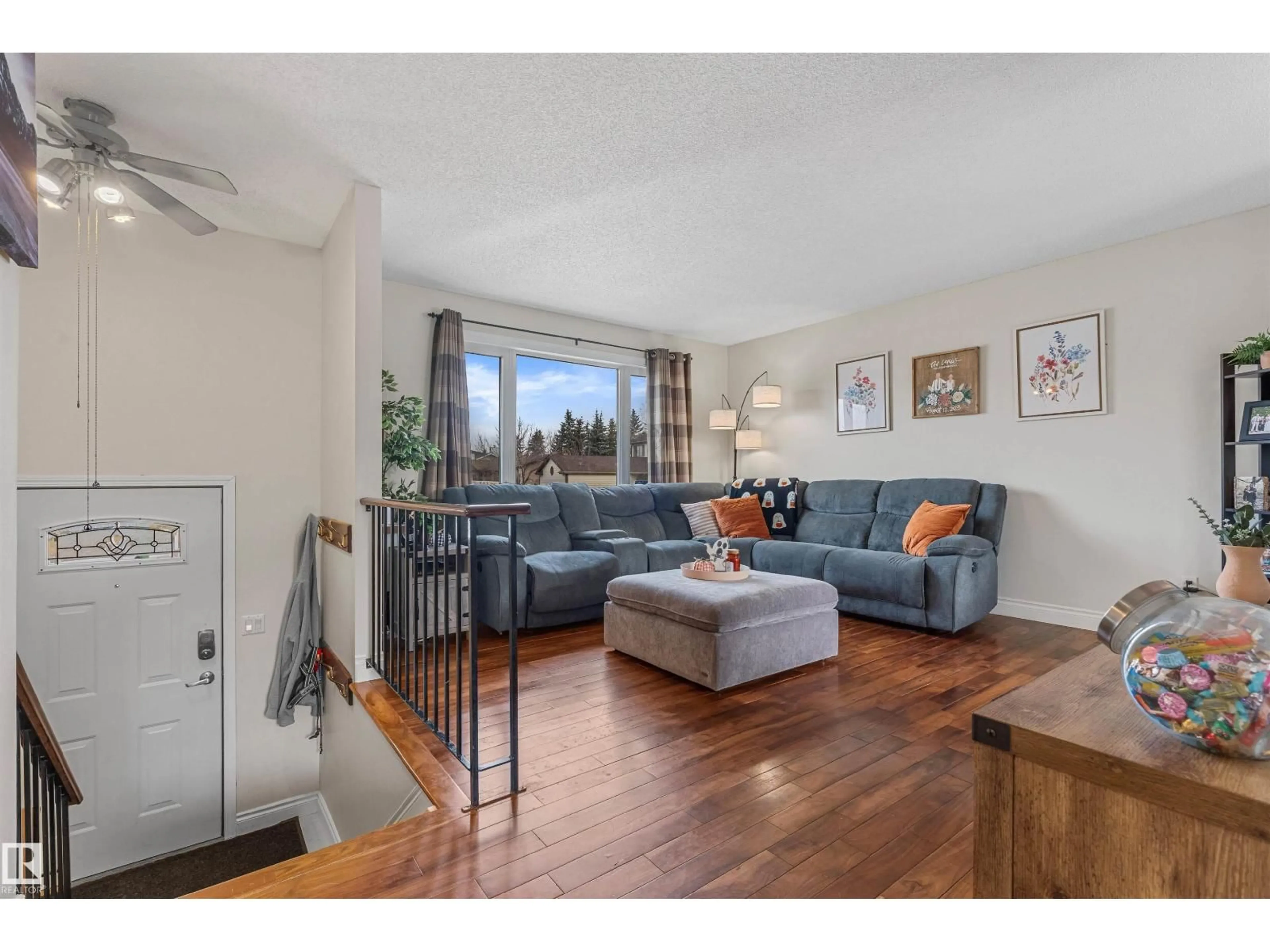 Living room with furniture, wood/laminate floor for NW - 9807 165 AV, Edmonton Alberta T5X4Z1