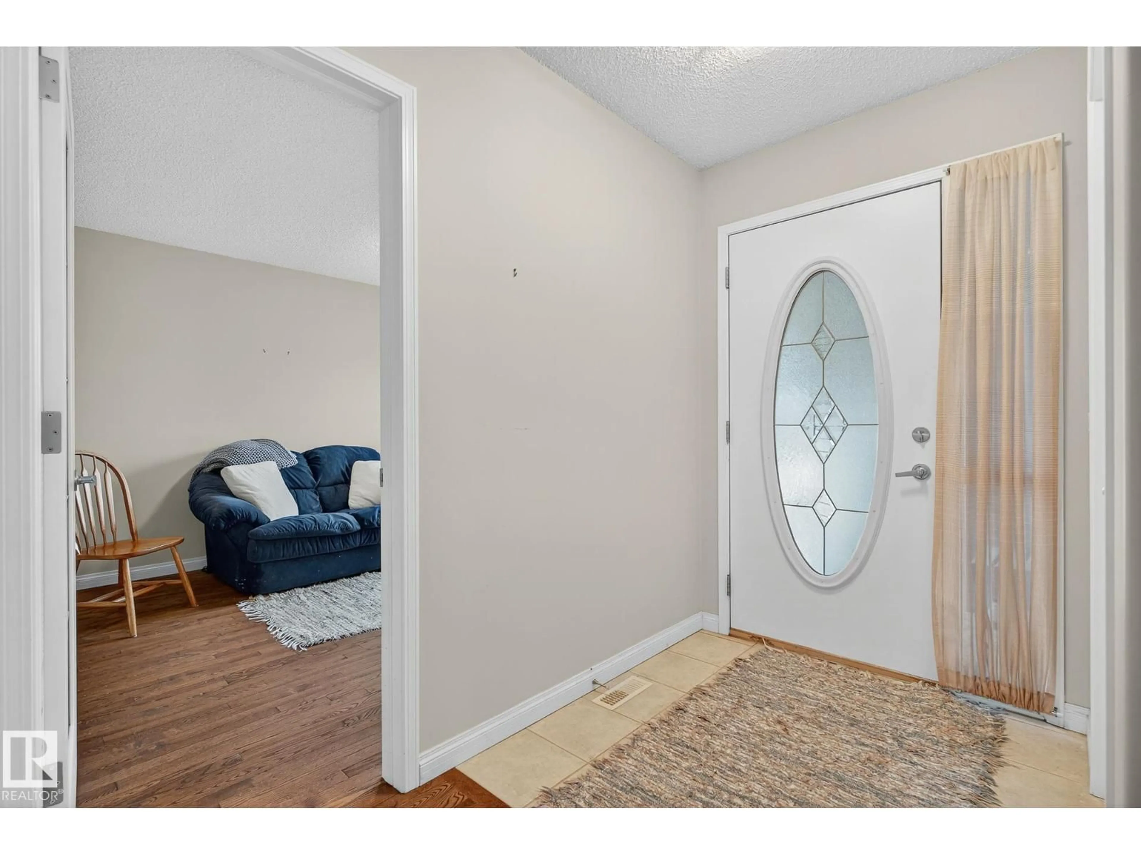 Indoor entryway for 41 CLARKDALE DR, Sherwood Park Alberta T8H2J1
