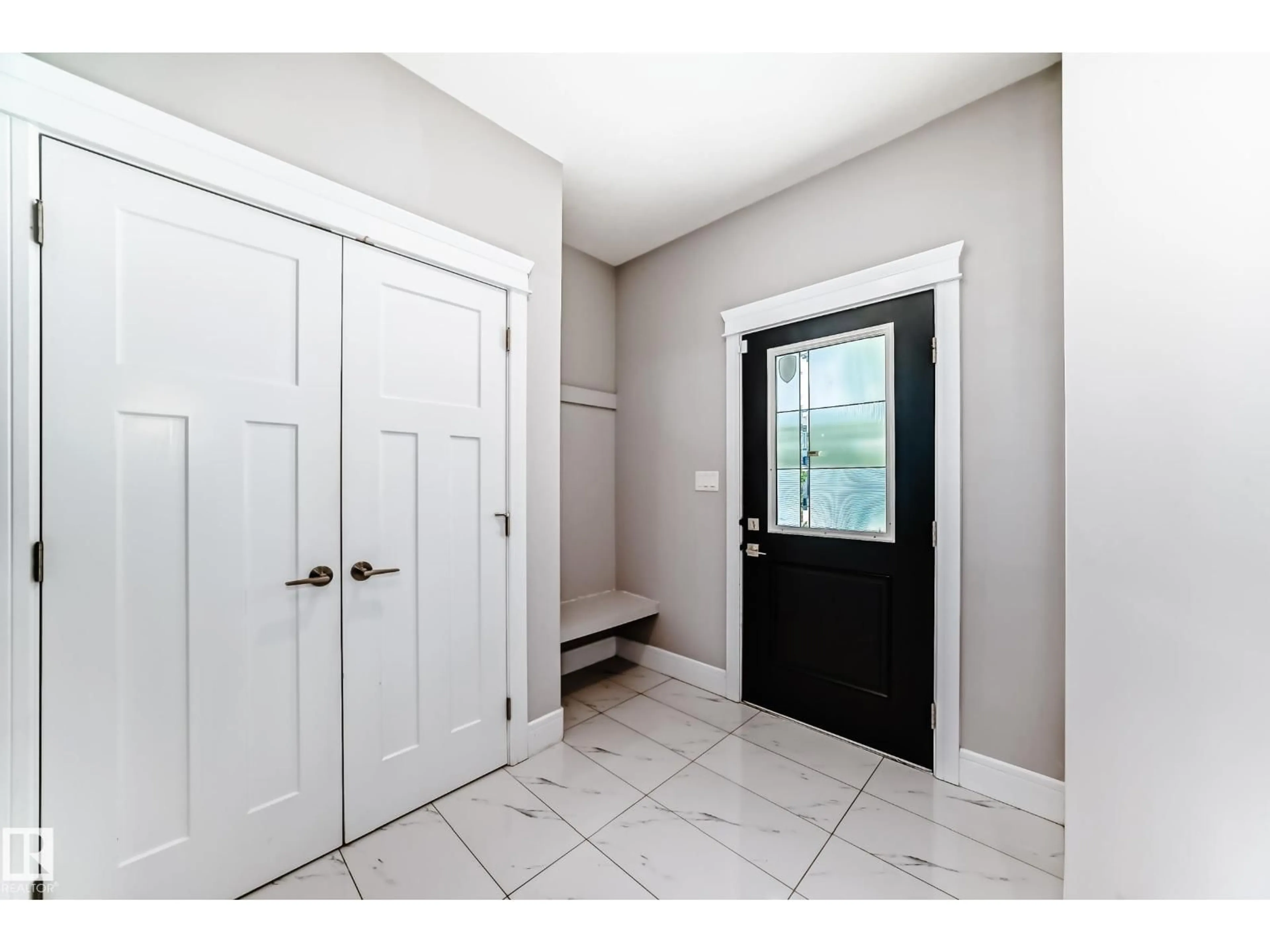 Indoor entryway for SW - 8579 CUSHING PL, Edmonton Alberta T6W3R4