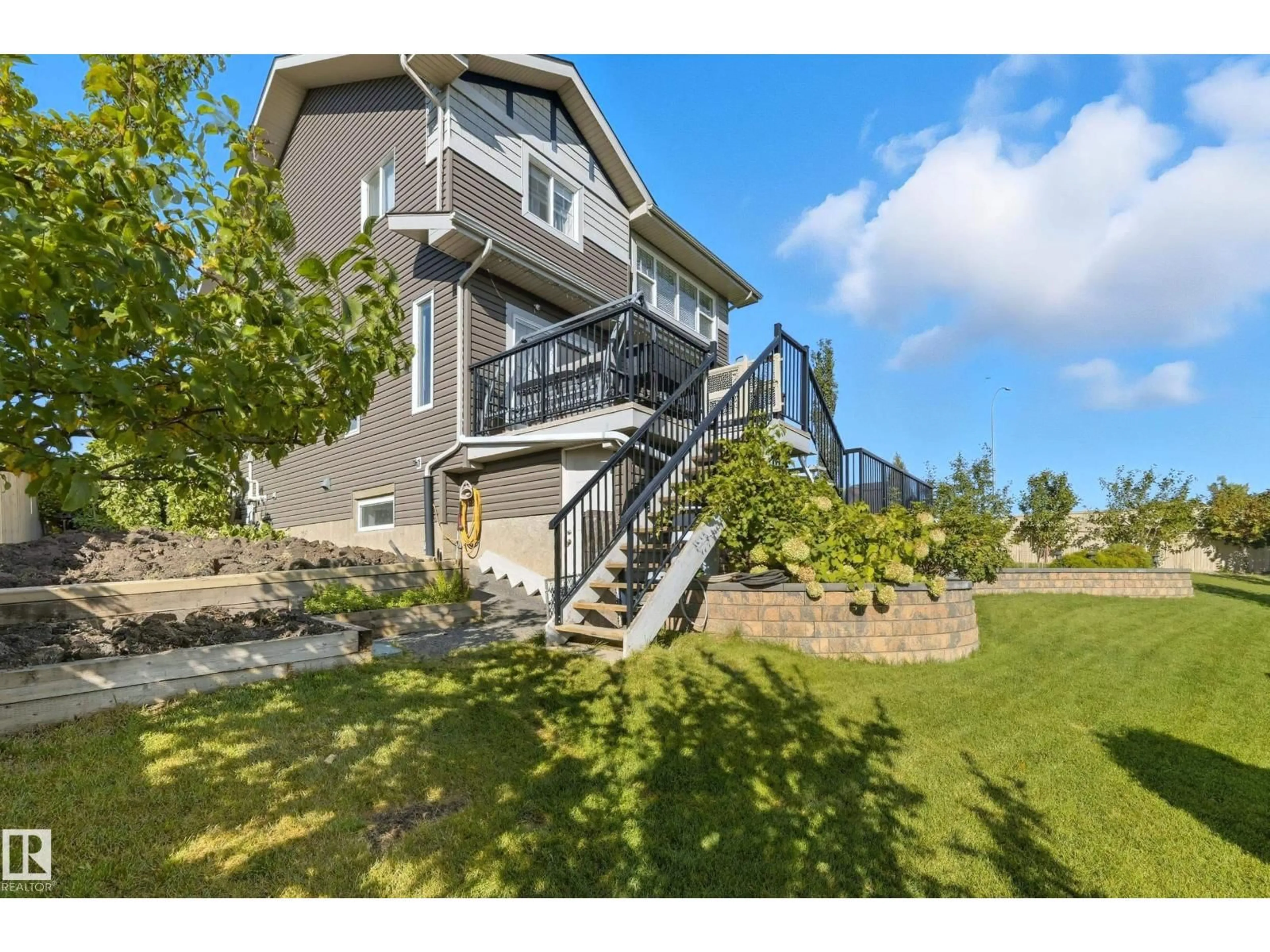 A pic from outside/outdoor area/front of a property/back of a property/a pic from drone, water/lake/river/ocean view for 1590 CHAPMAN WAY, Edmonton Alberta T6W0Z2