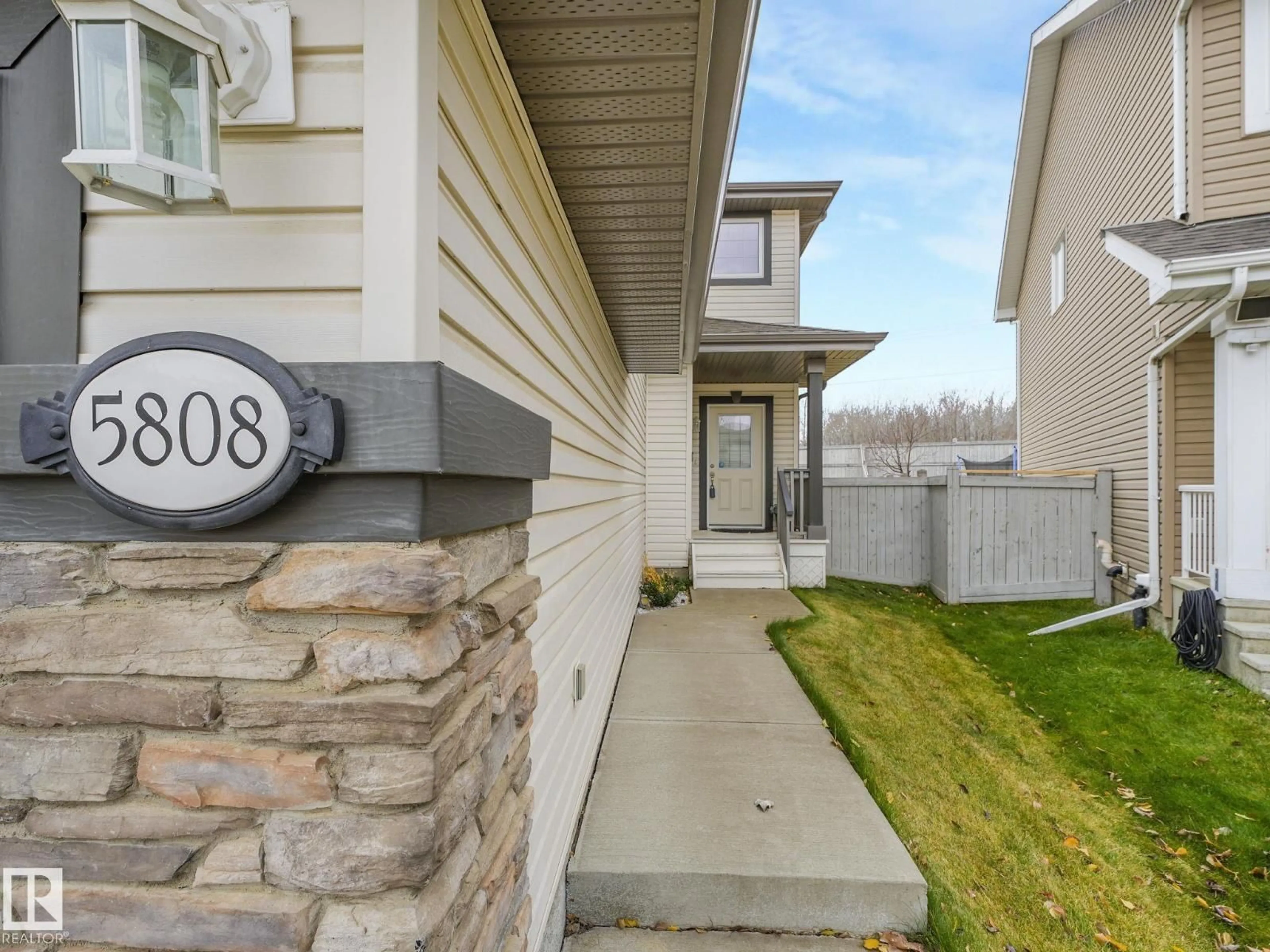 Indoor entryway for NW - 5808 214 ST, Edmonton Alberta T6M0H4