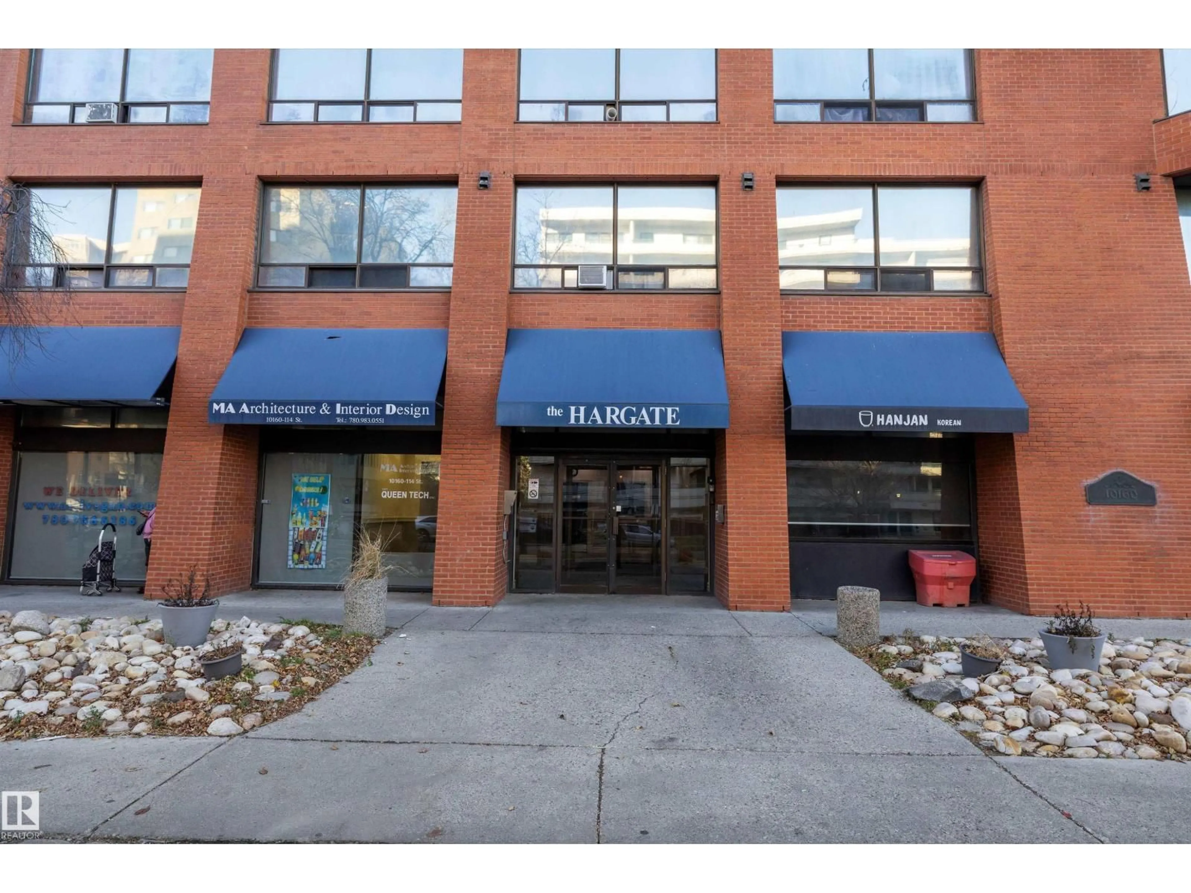 Indoor foyer for #401 - 10160 114 ST, Edmonton Alberta T5K2L2