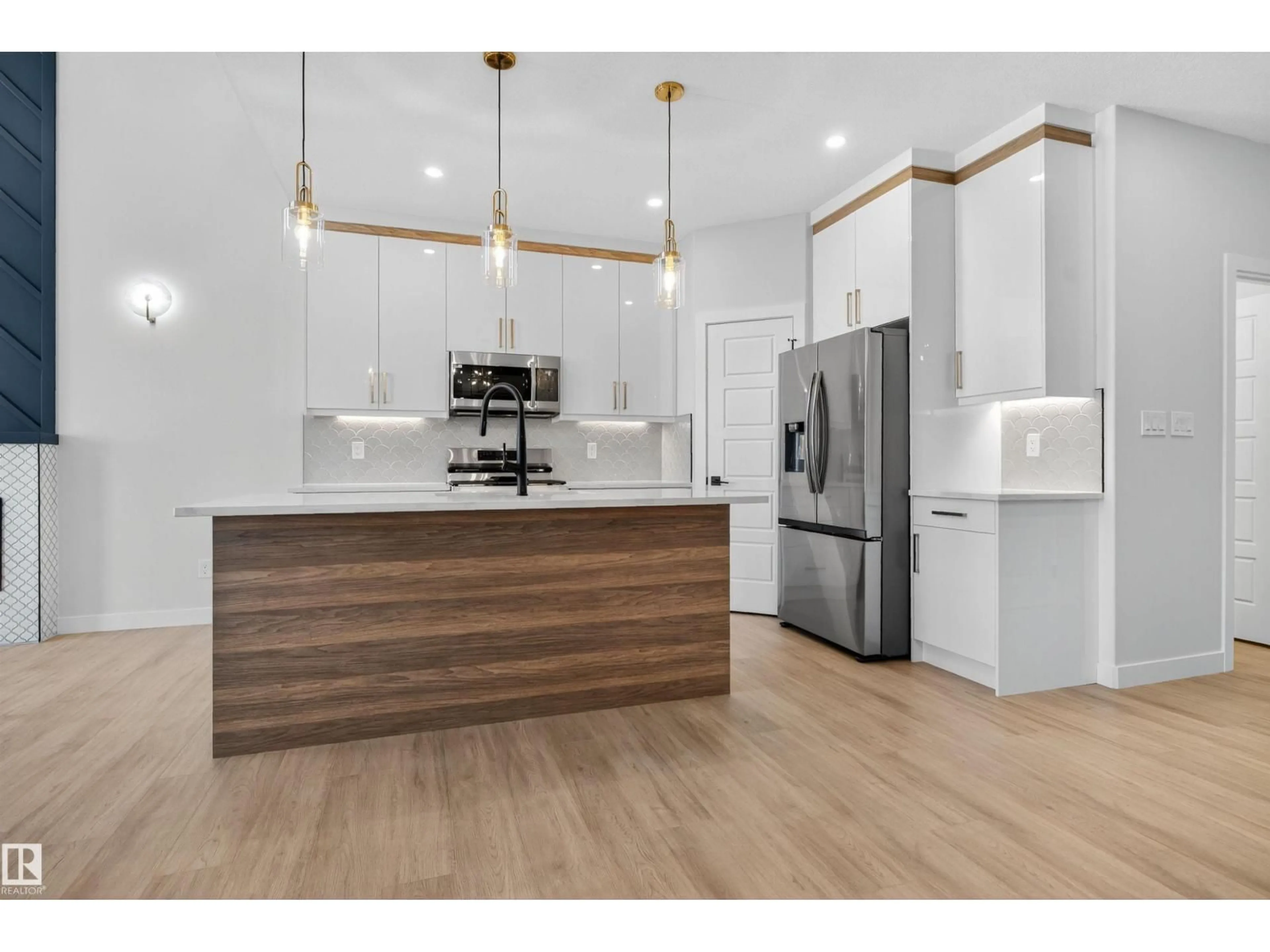 Open concept kitchen, wood/laminate floor for WD - 17 HULL, Spruce Grove Alberta T7X0X5