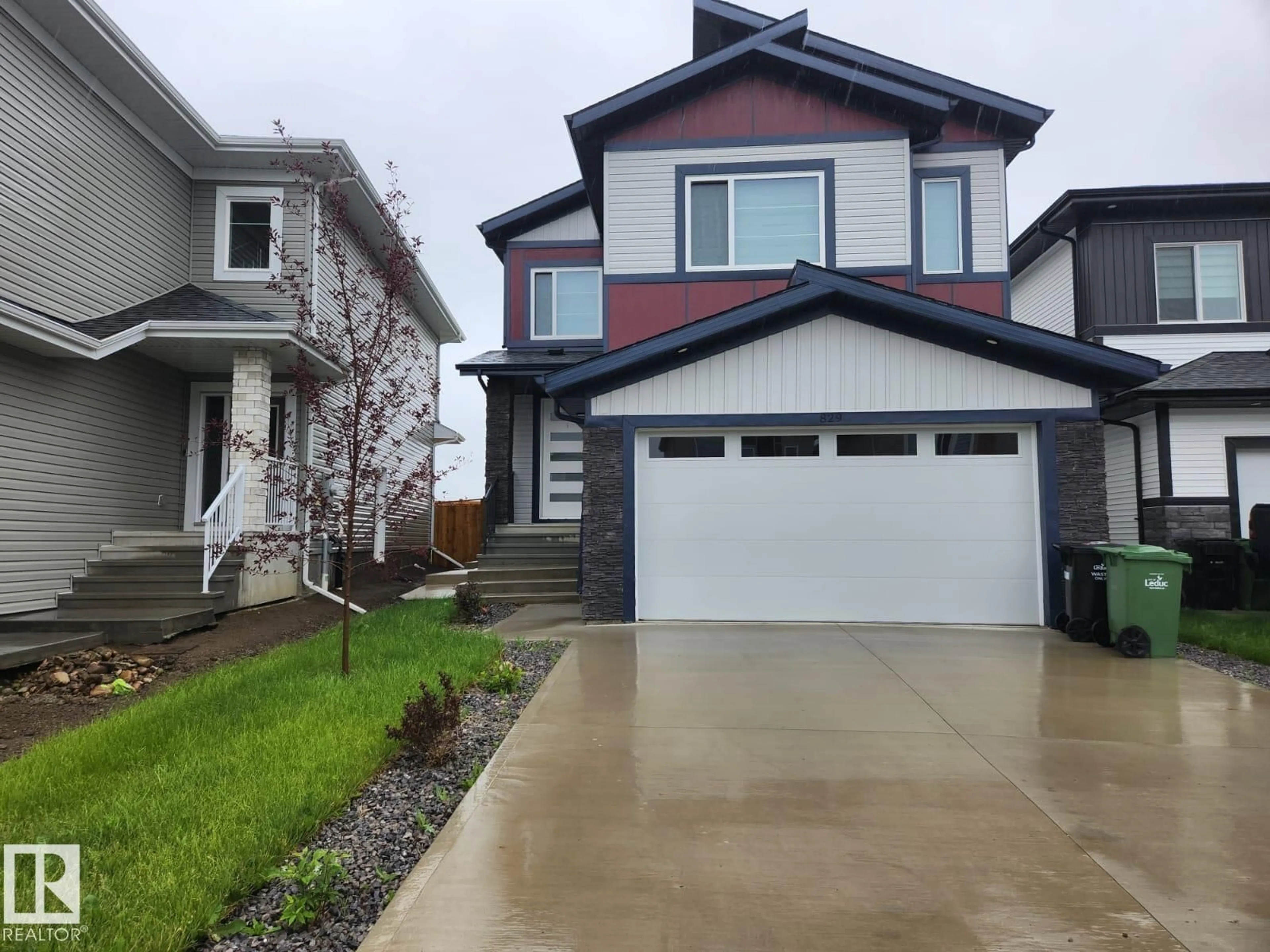 Home with vinyl exterior material, street for 829 MORRIS AV, Leduc Alberta T9E1G1