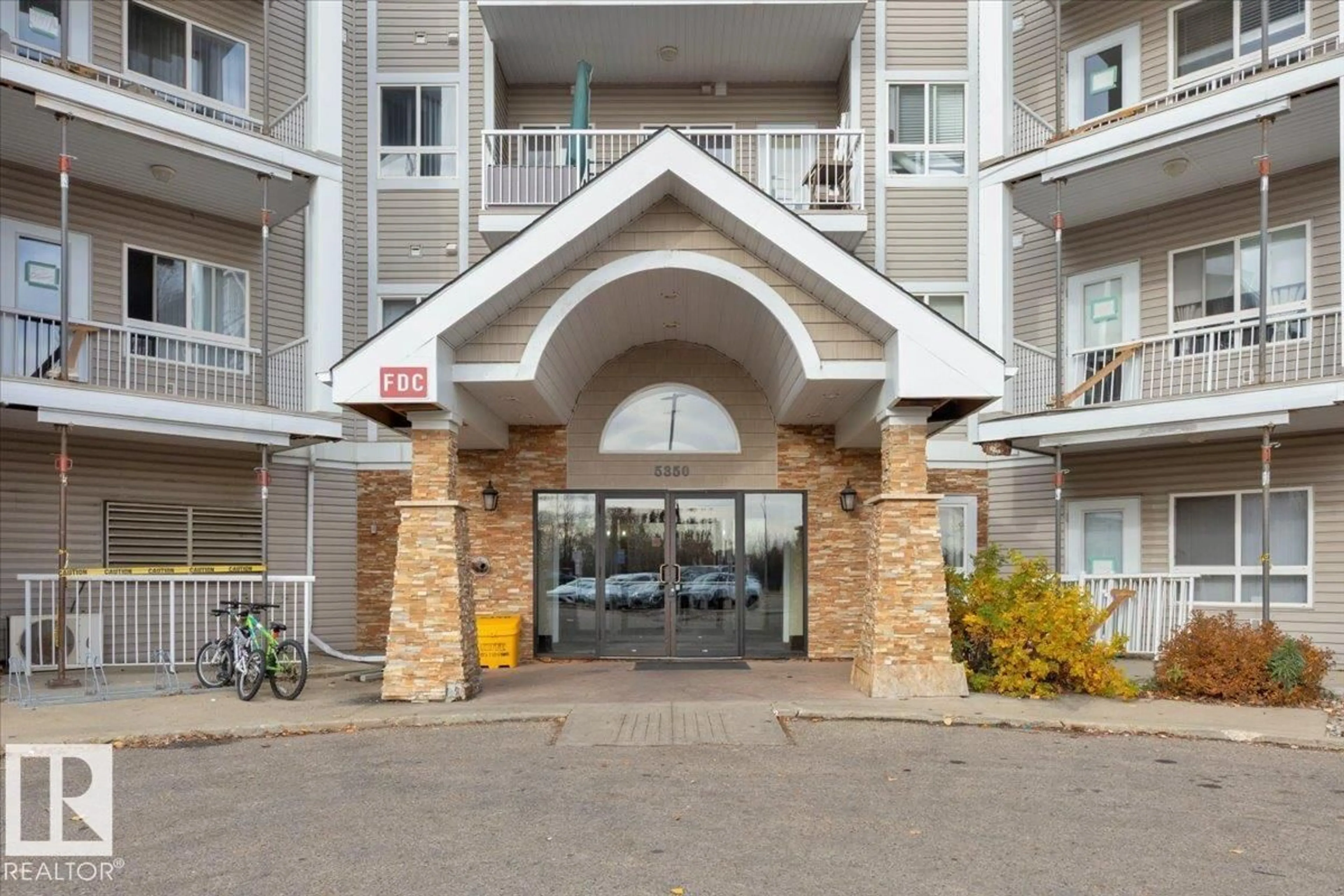 Indoor foyer for #122 - 5350 199 ST, Edmonton Alberta T6M0A4