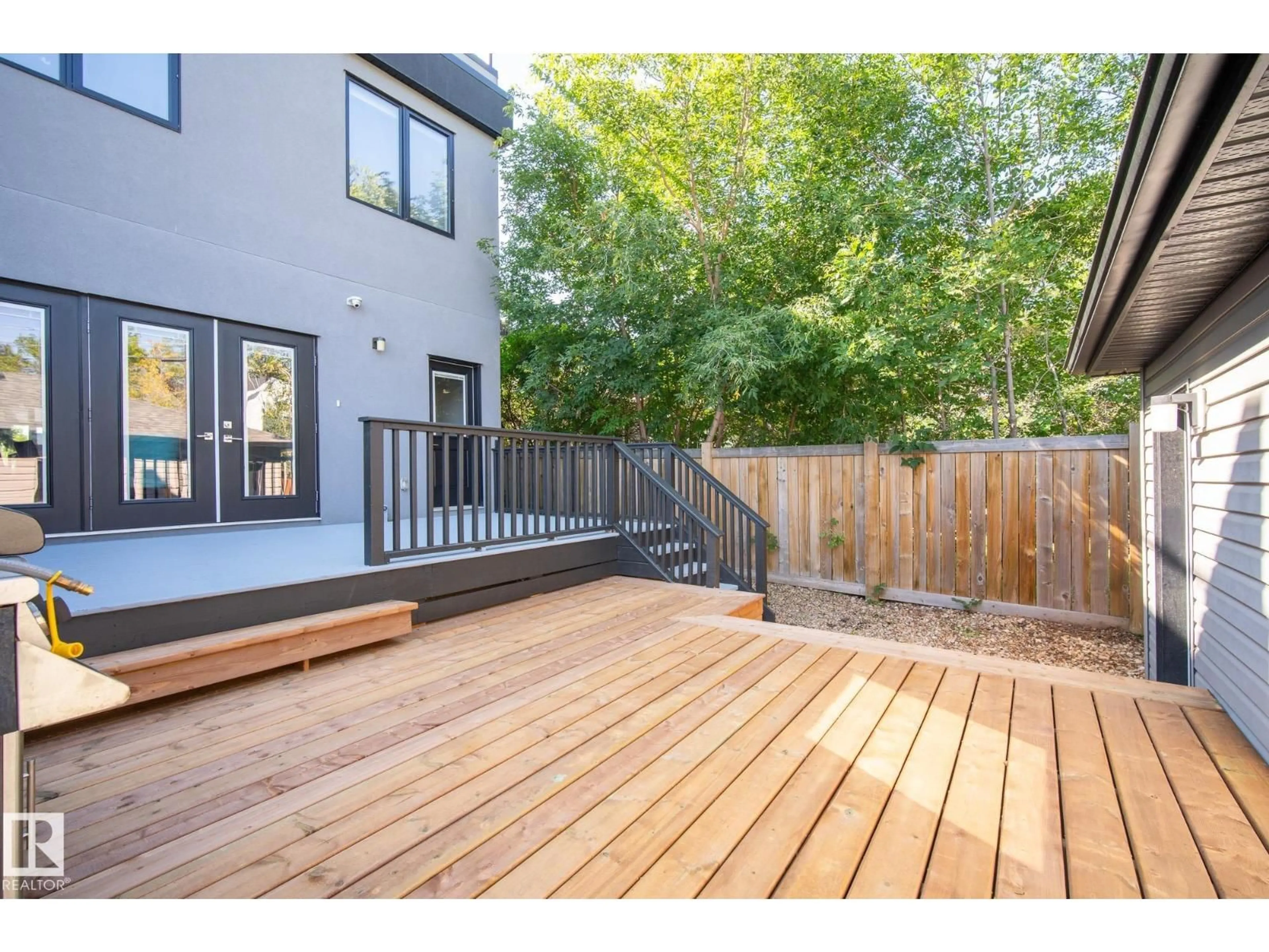 Patio, street for 11426 71 AV, Edmonton Alberta T6G0A7
