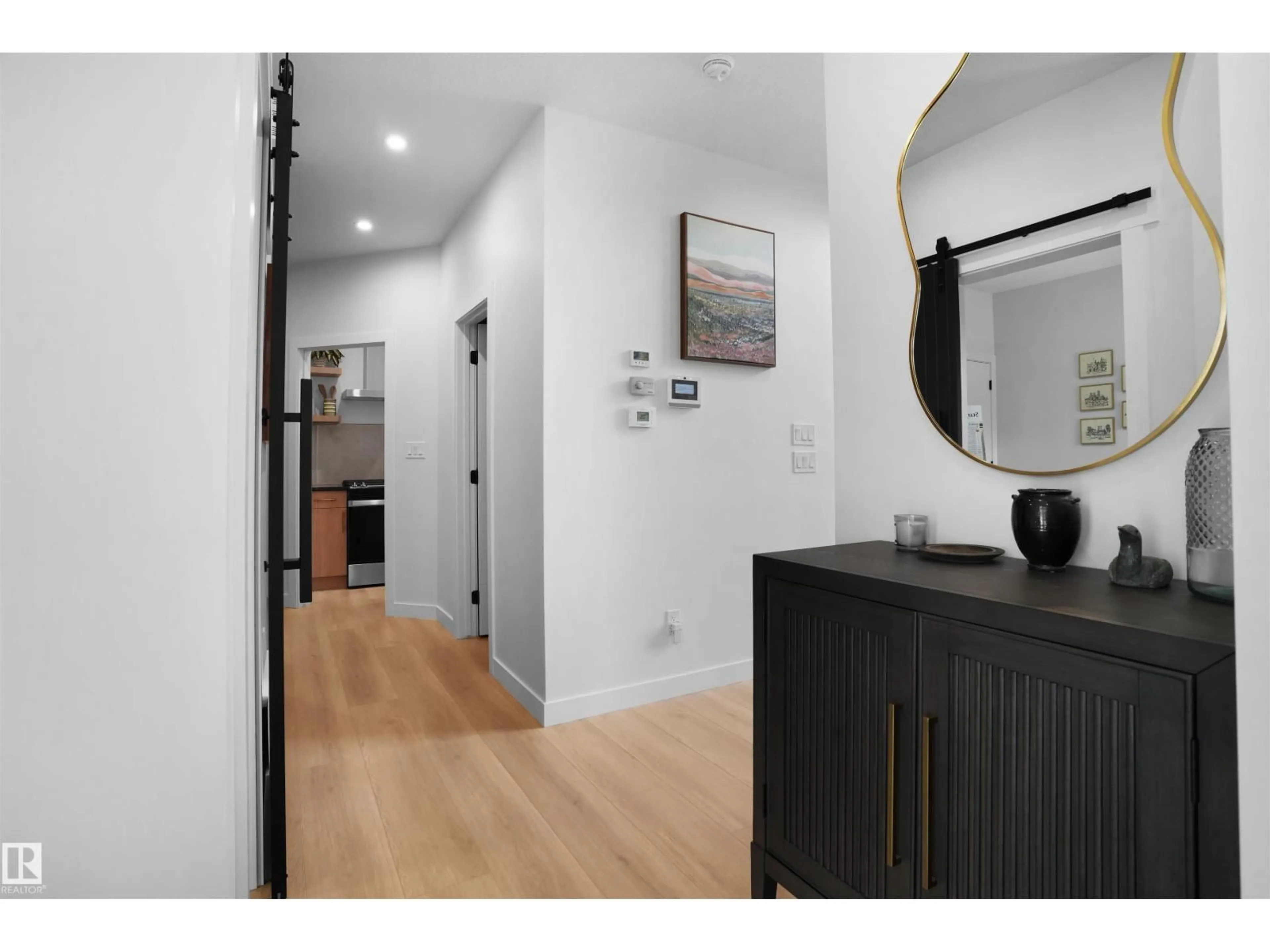 Indoor entryway for 3305 CHERNOWSKI WAY SW, Edmonton Alberta T6W5H2