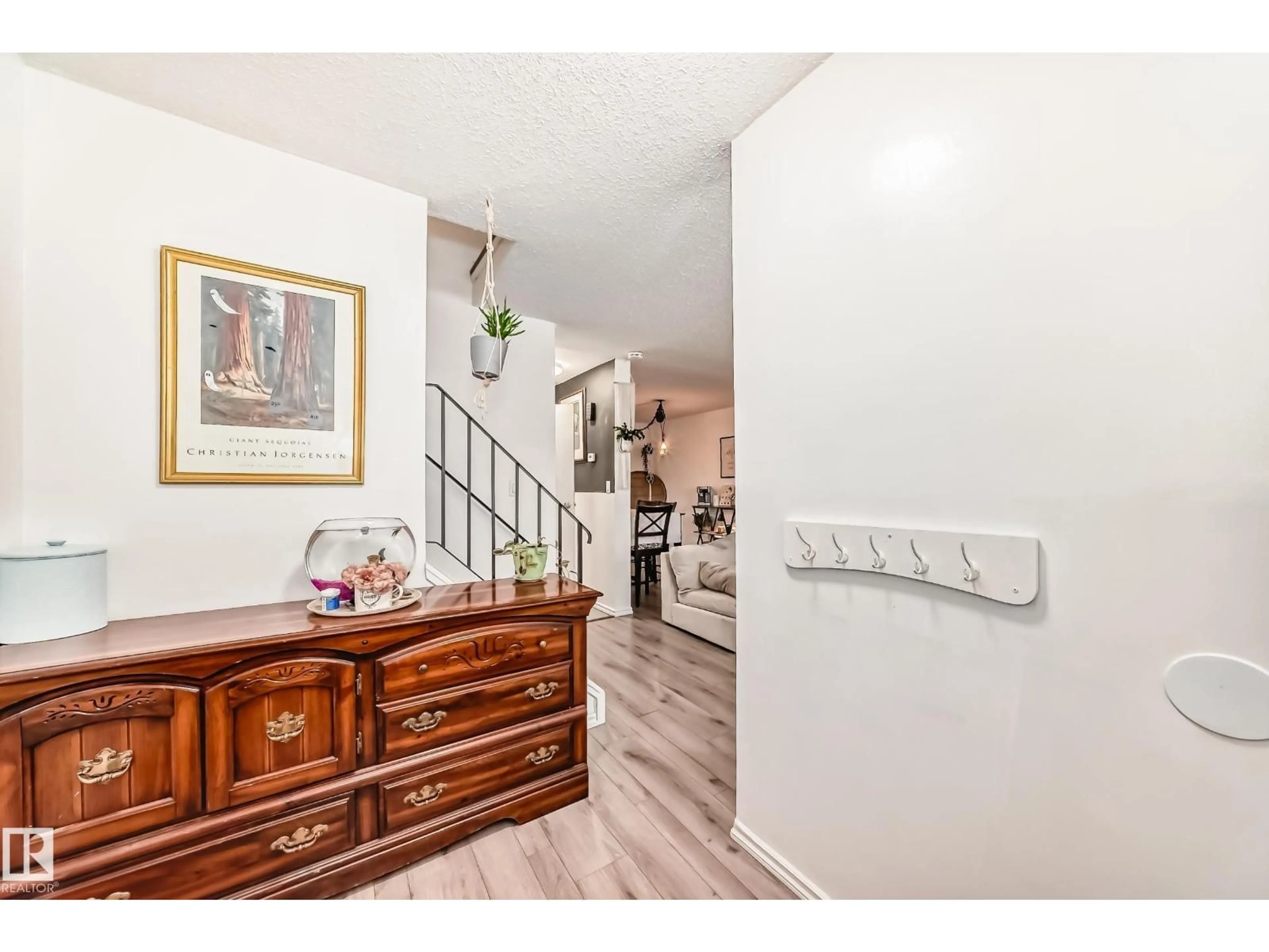 Indoor entryway for 17116 108 ST, Edmonton Alberta T5X3C6