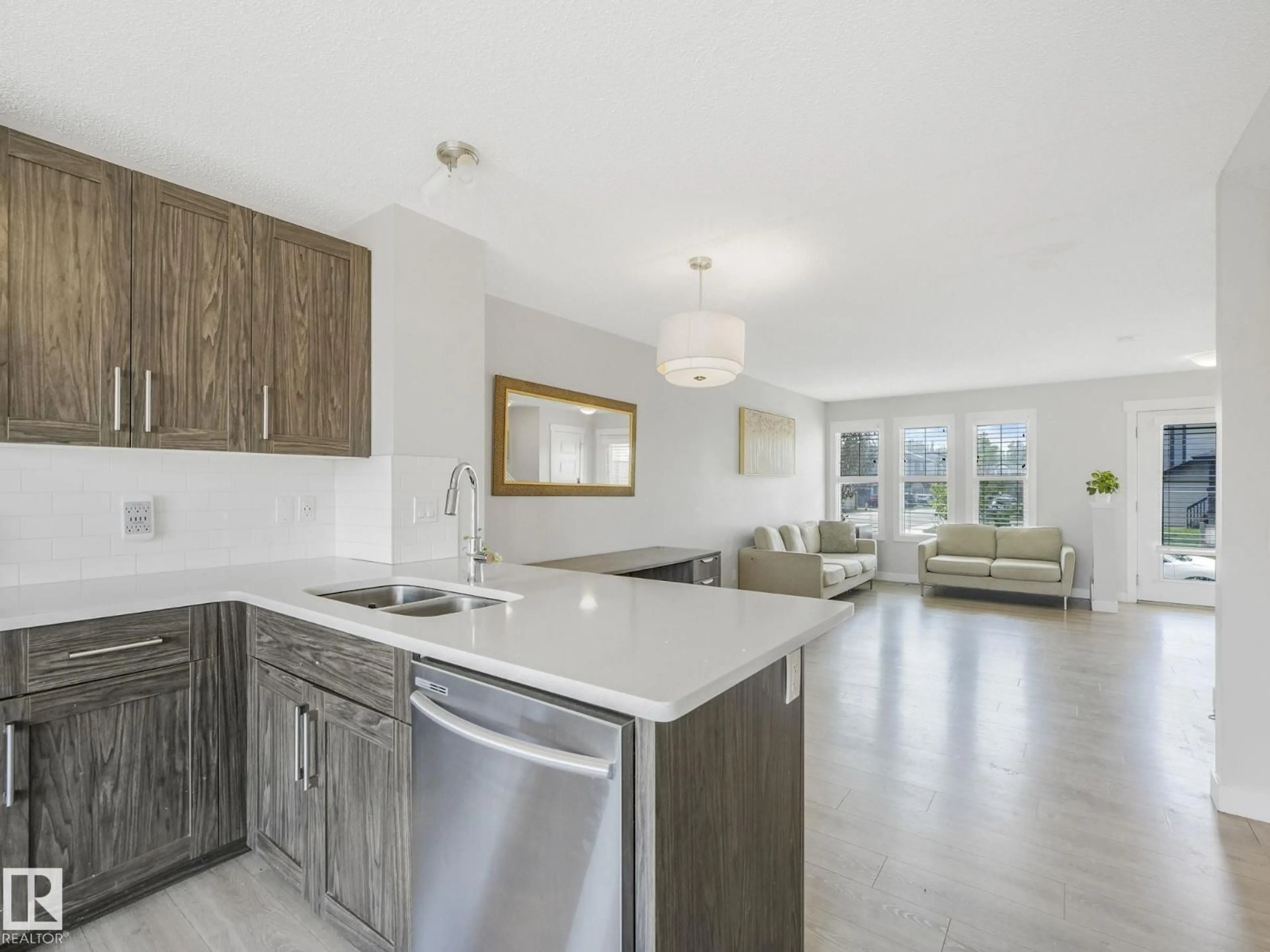 Open concept kitchen, unknown for 648 LEWIS GREENS DR, Edmonton Alberta T5T7G4