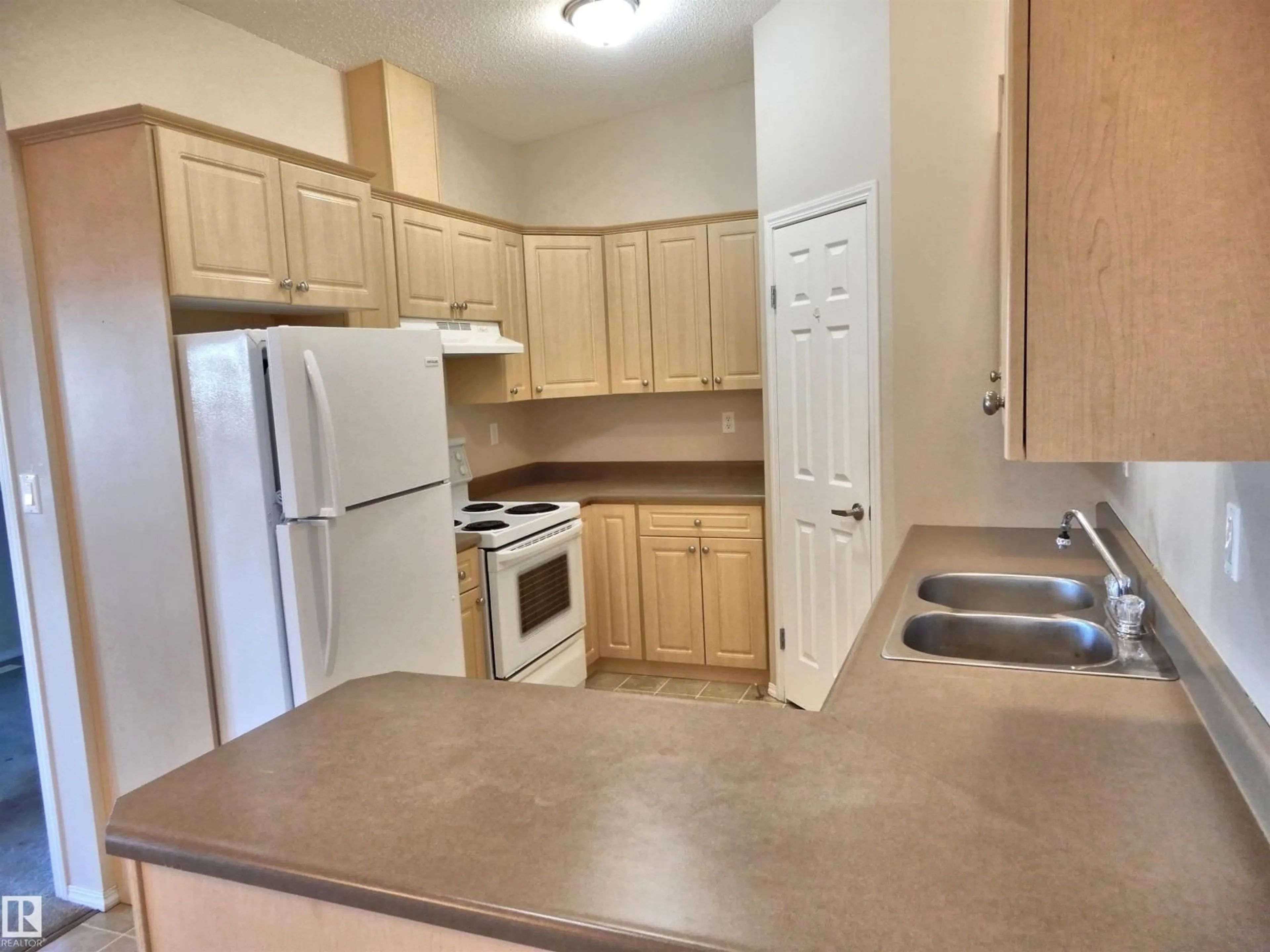 Standard kitchen, unknown for 101 - 102 10502, Morinville Alberta T8R1V7