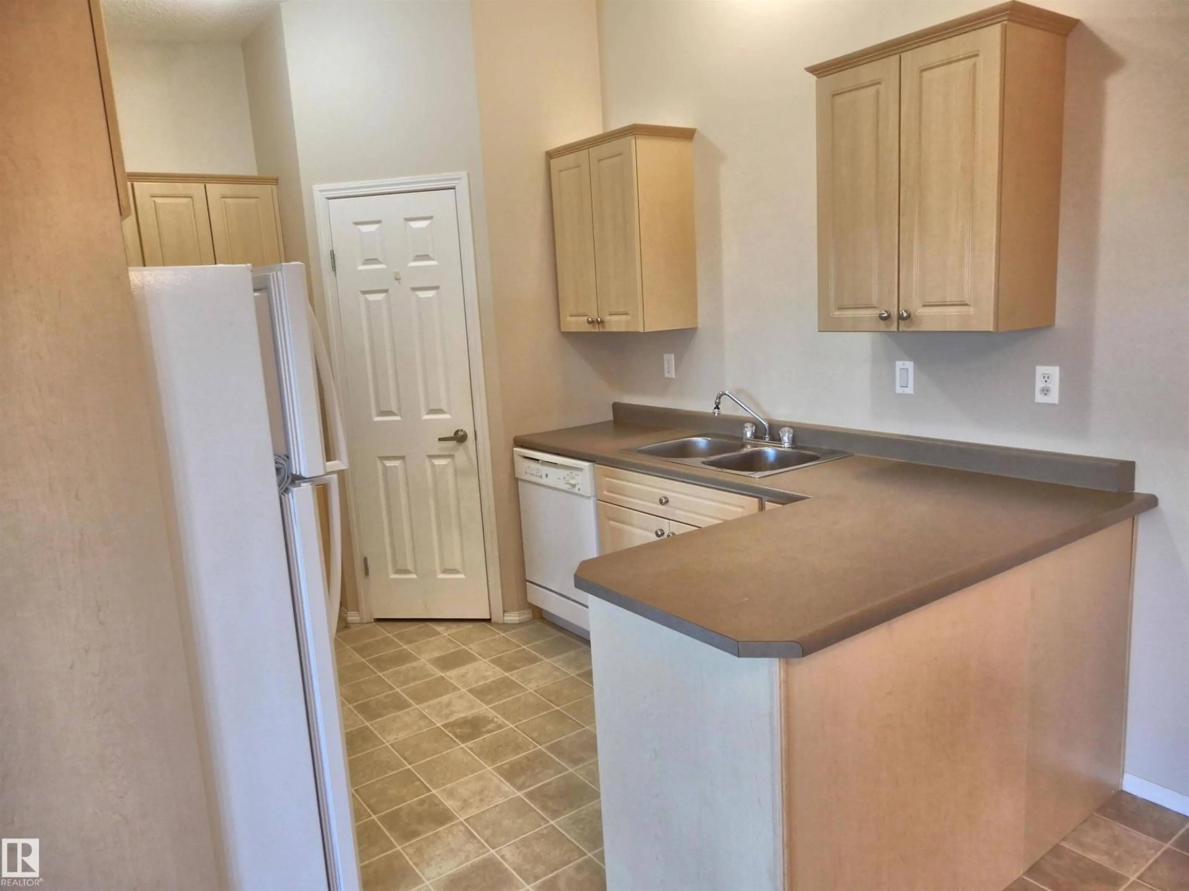 Standard kitchen, unknown for 101 - 102 10502, Morinville Alberta T8R1V7