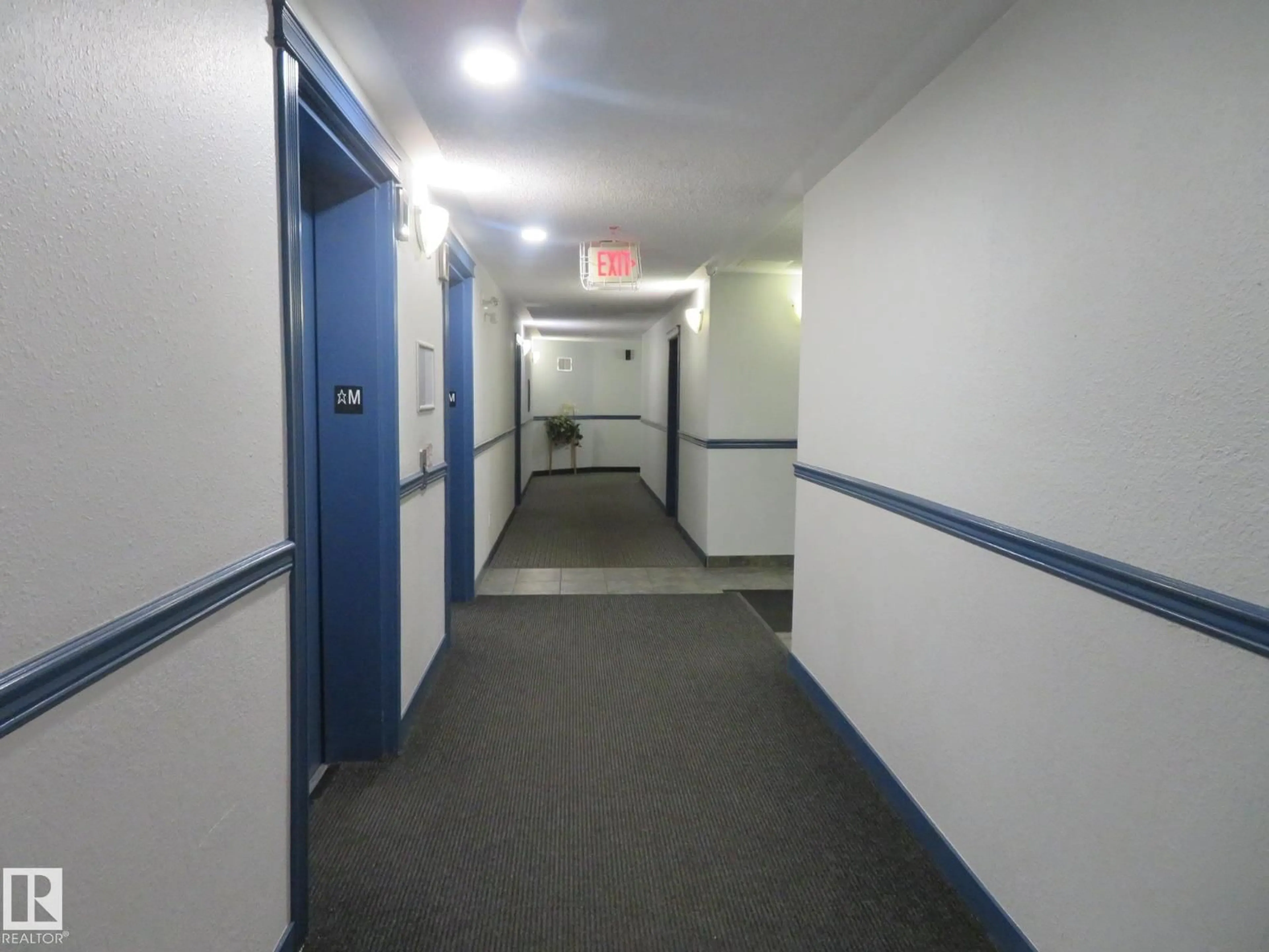 Indoor foyer for #123 - 2305 35A AV, Edmonton Alberta T6T1Z2