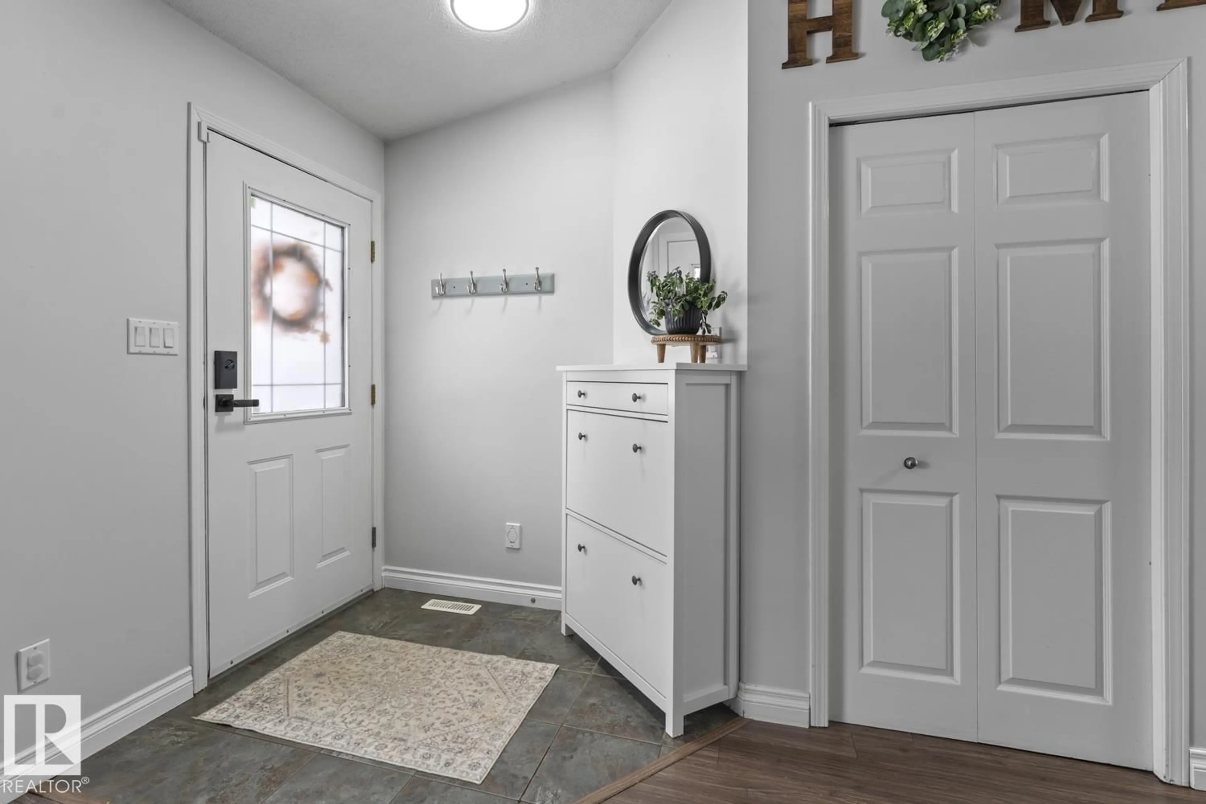 Indoor entryway for 209 22 ST, Cold Lake Alberta T9M0A8