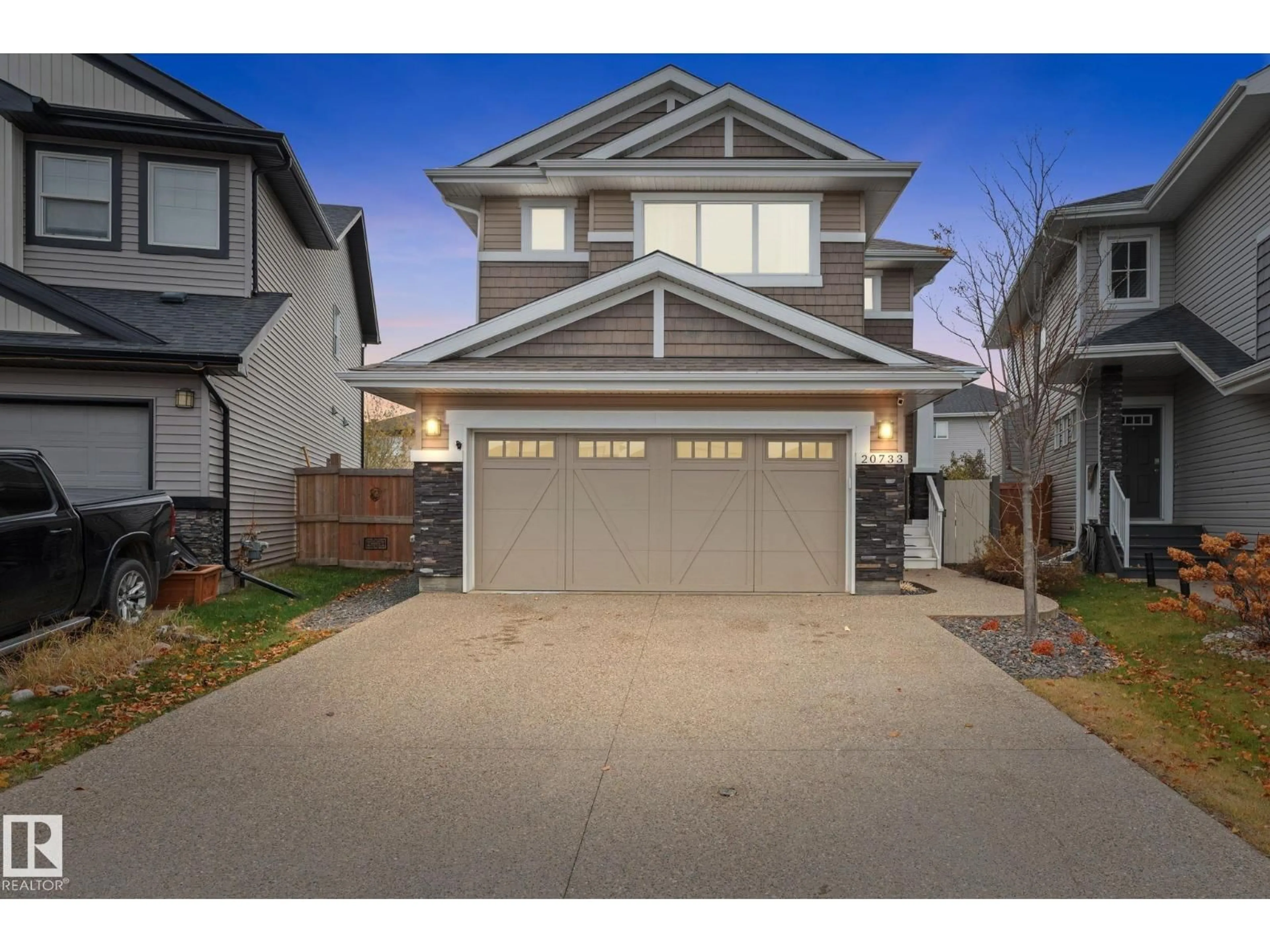 Home with vinyl exterior material, street for 20733 98A AV, Edmonton Alberta T5T7G2