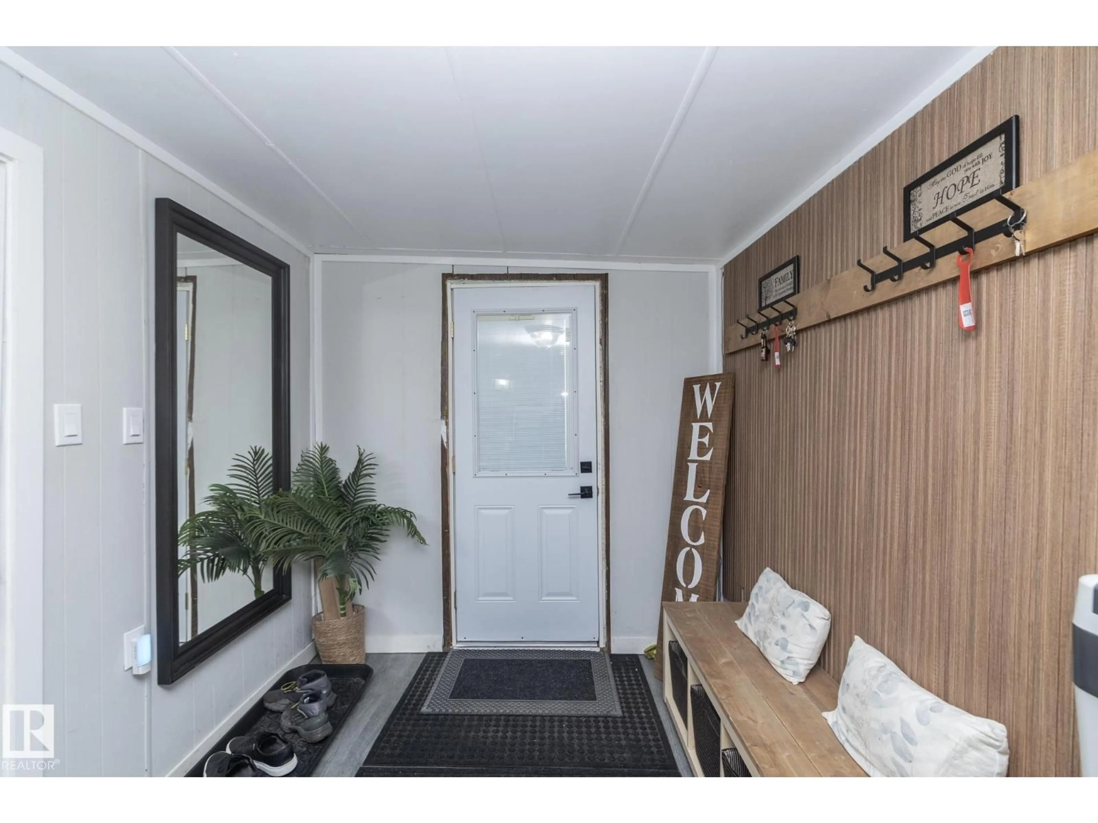 Indoor entryway for NW - 1011 WEST MOUNT CR, Edmonton Alberta T5S1T6