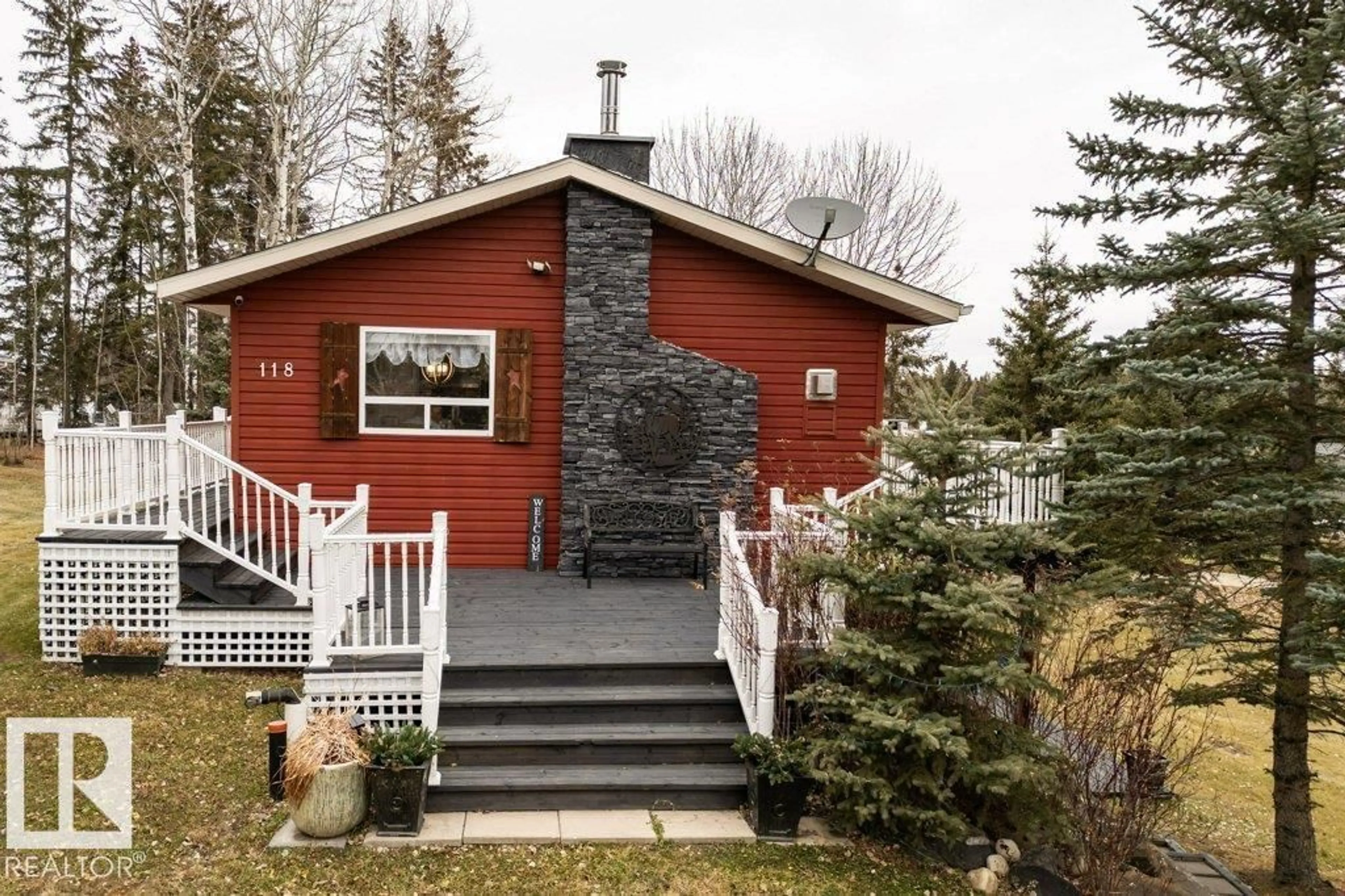 Home with vinyl exterior material, street for 118 2 ST, Rural Wetaskiwin County Alberta T0C0A0