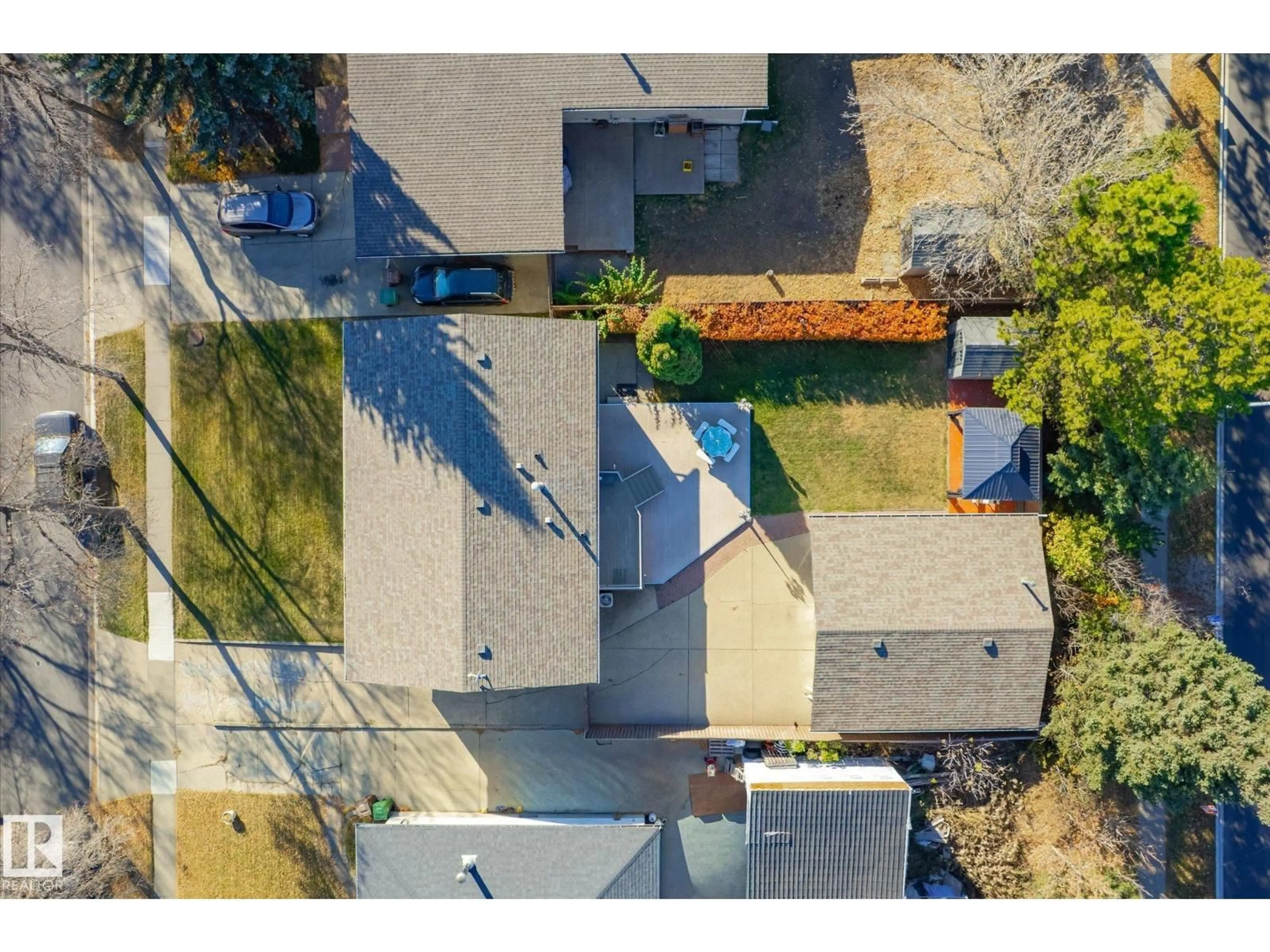 A pic from outside/outdoor area/front of a property/back of a property/a pic from drone, street for 23 ANNETTE CR, St. Albert Alberta T8N2Z8