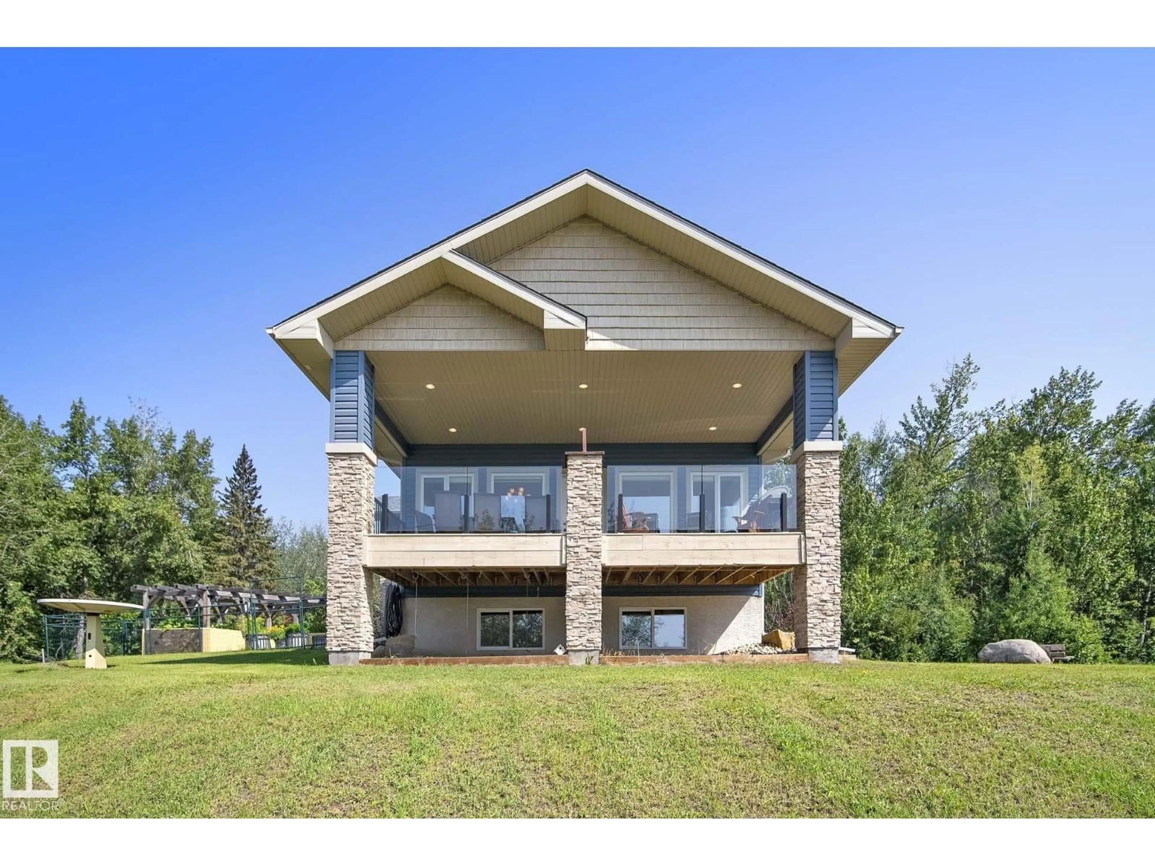 Home with vinyl exterior material, building for 4518 LAKESHORE RD, Rural Parkland County Alberta T0E2K0