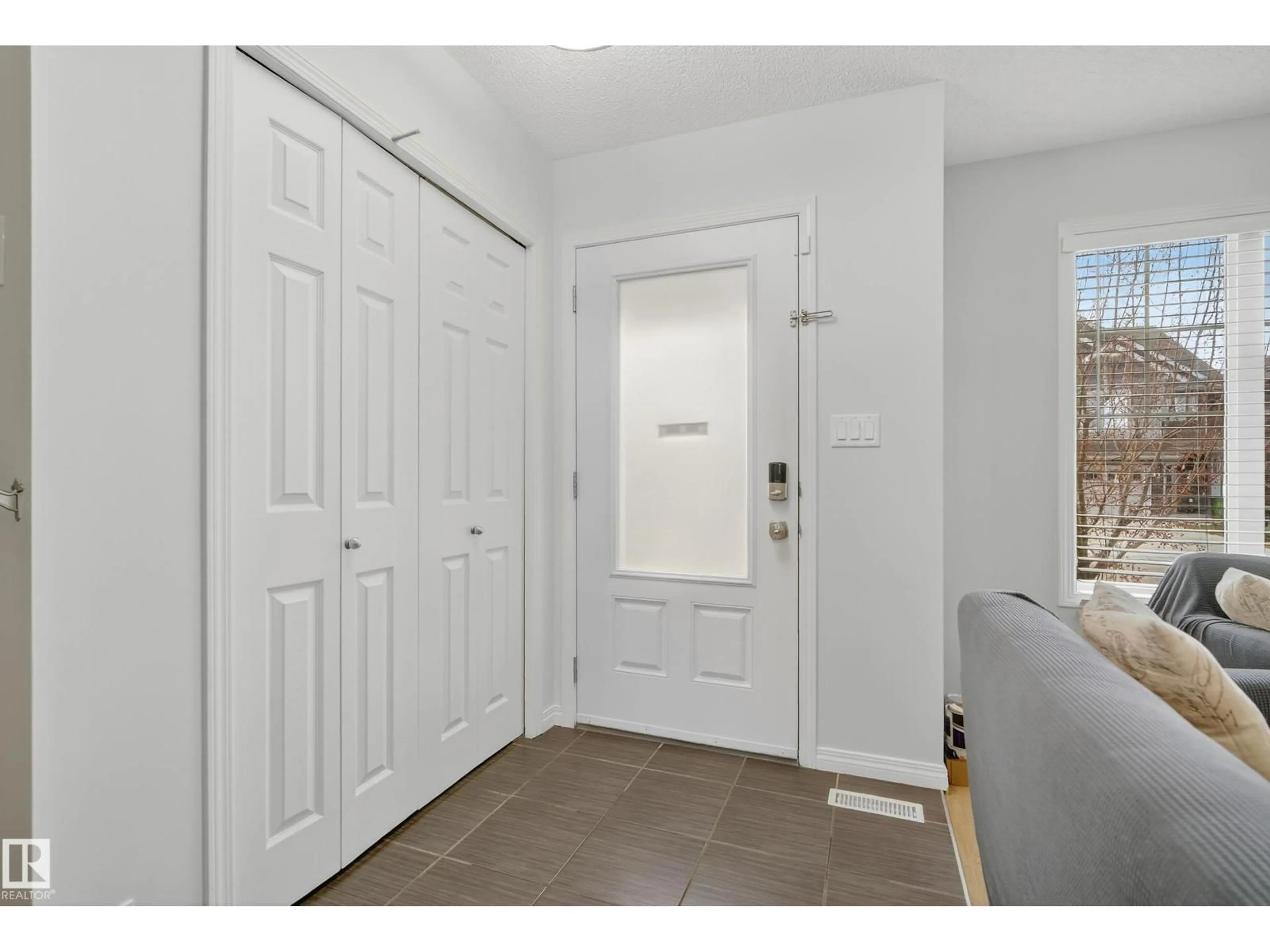 Indoor entryway for LI SW - 5194 CRABAPPLE LINK, Edmonton Alberta T6X1W9