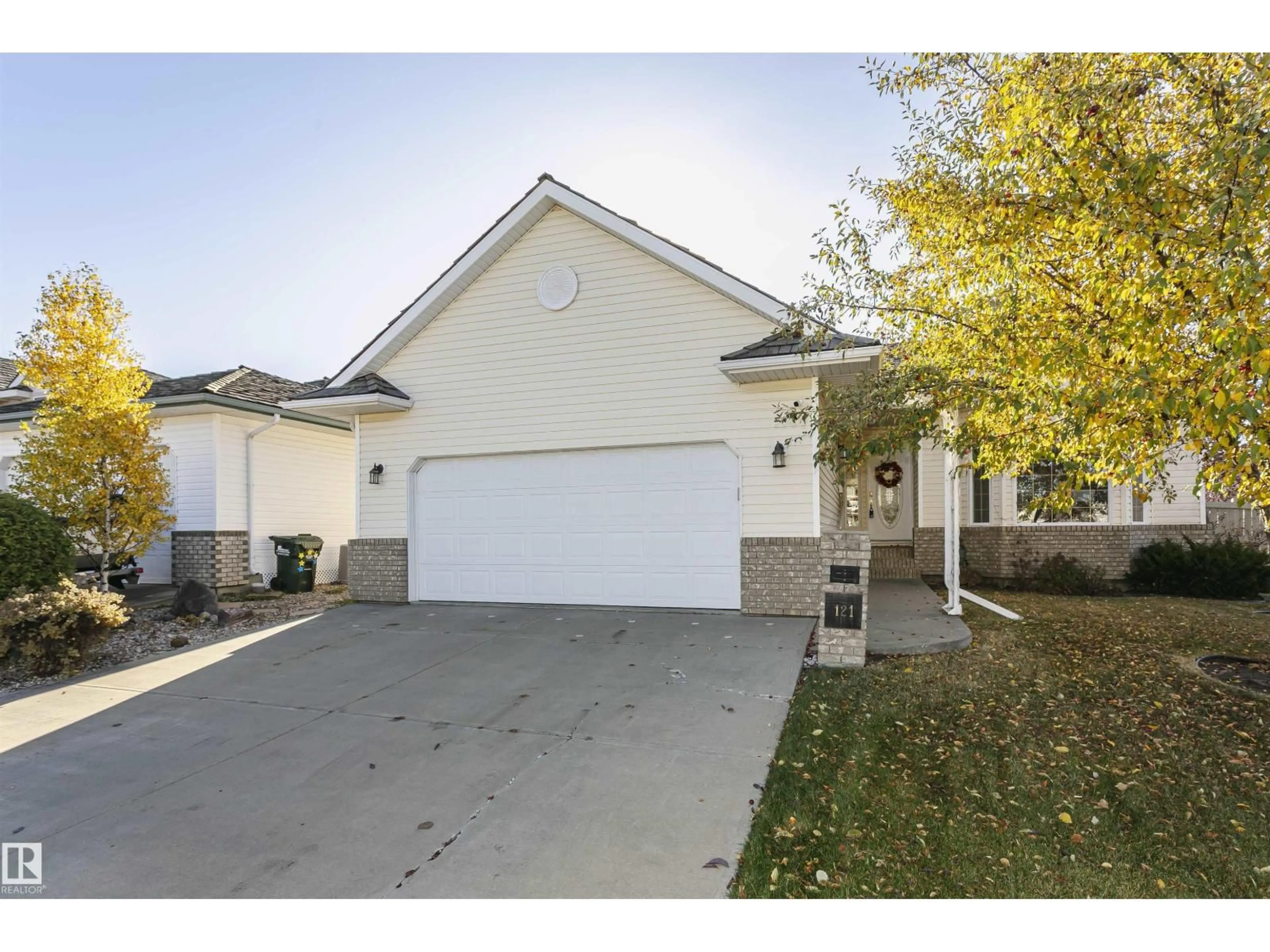 Home with vinyl exterior material, street for 121 REGAL, Sherwood Park Alberta T8A5X9