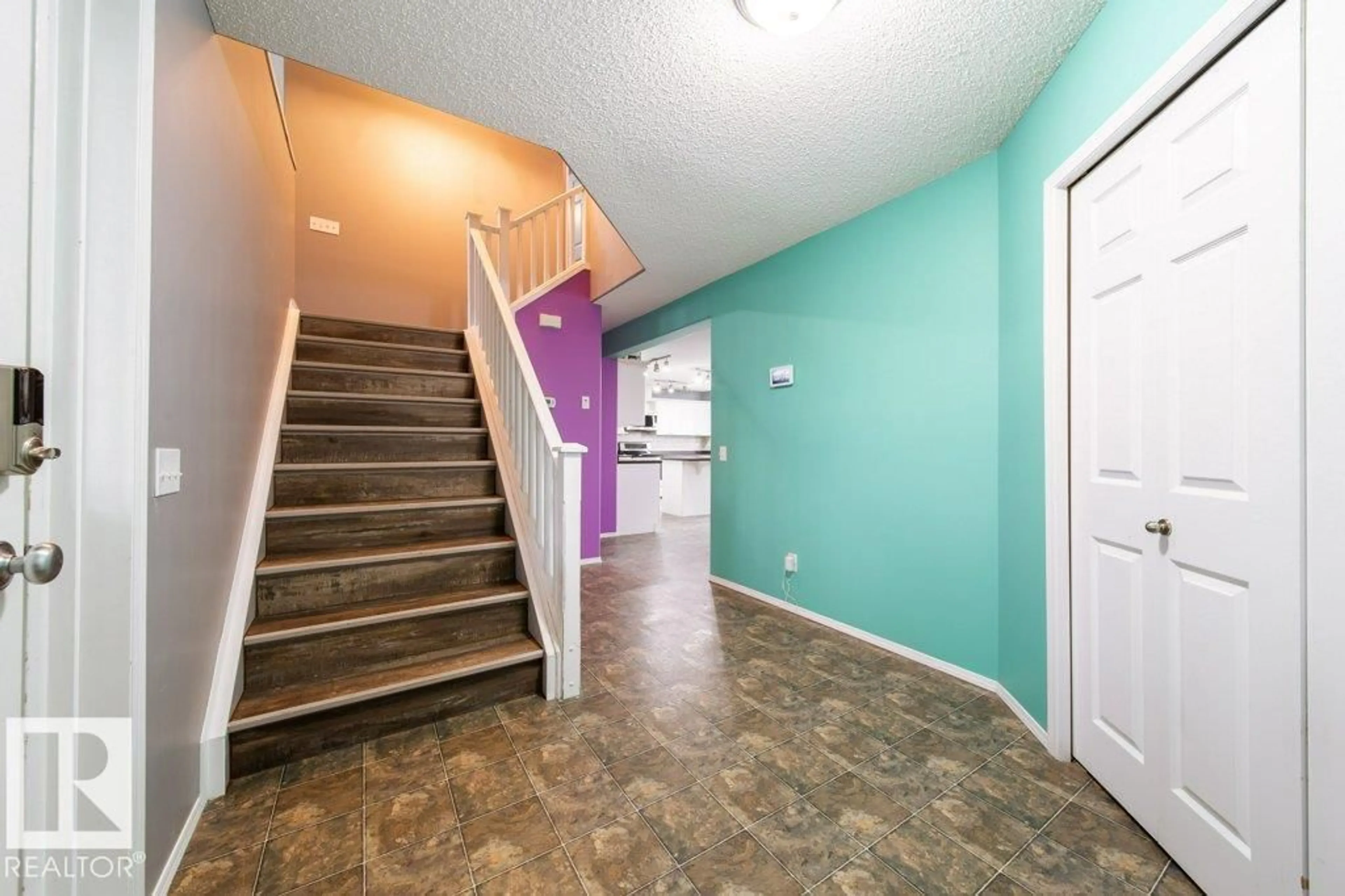 Indoor foyer for 6 LANSING, Spruce Grove Alberta T7X4K3