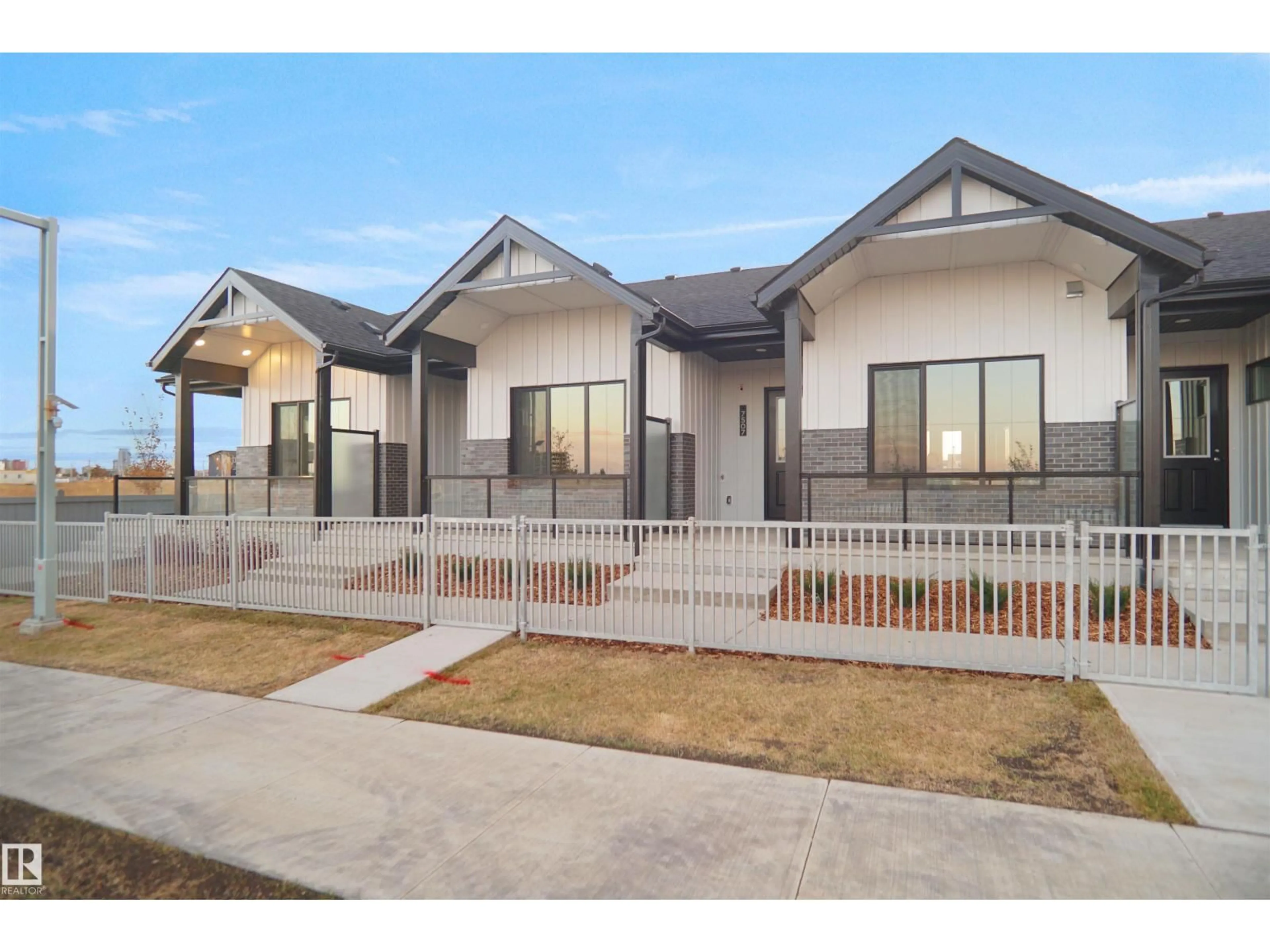 Unknown for 7507 OBSERVER LN, Edmonton Alberta T5G2S5