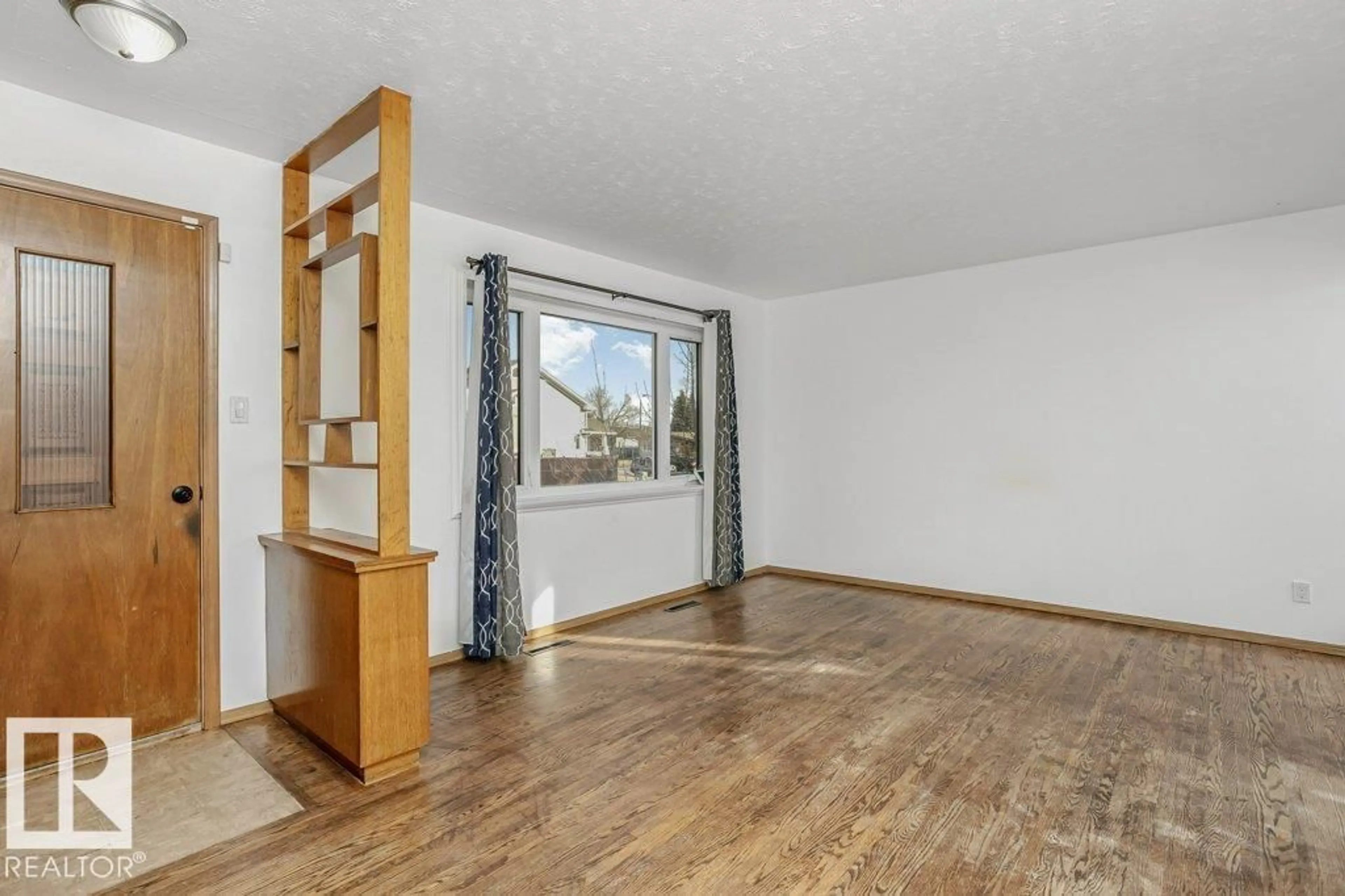 A pic of a room for 6211 134 AV, Edmonton Alberta T5A0A7