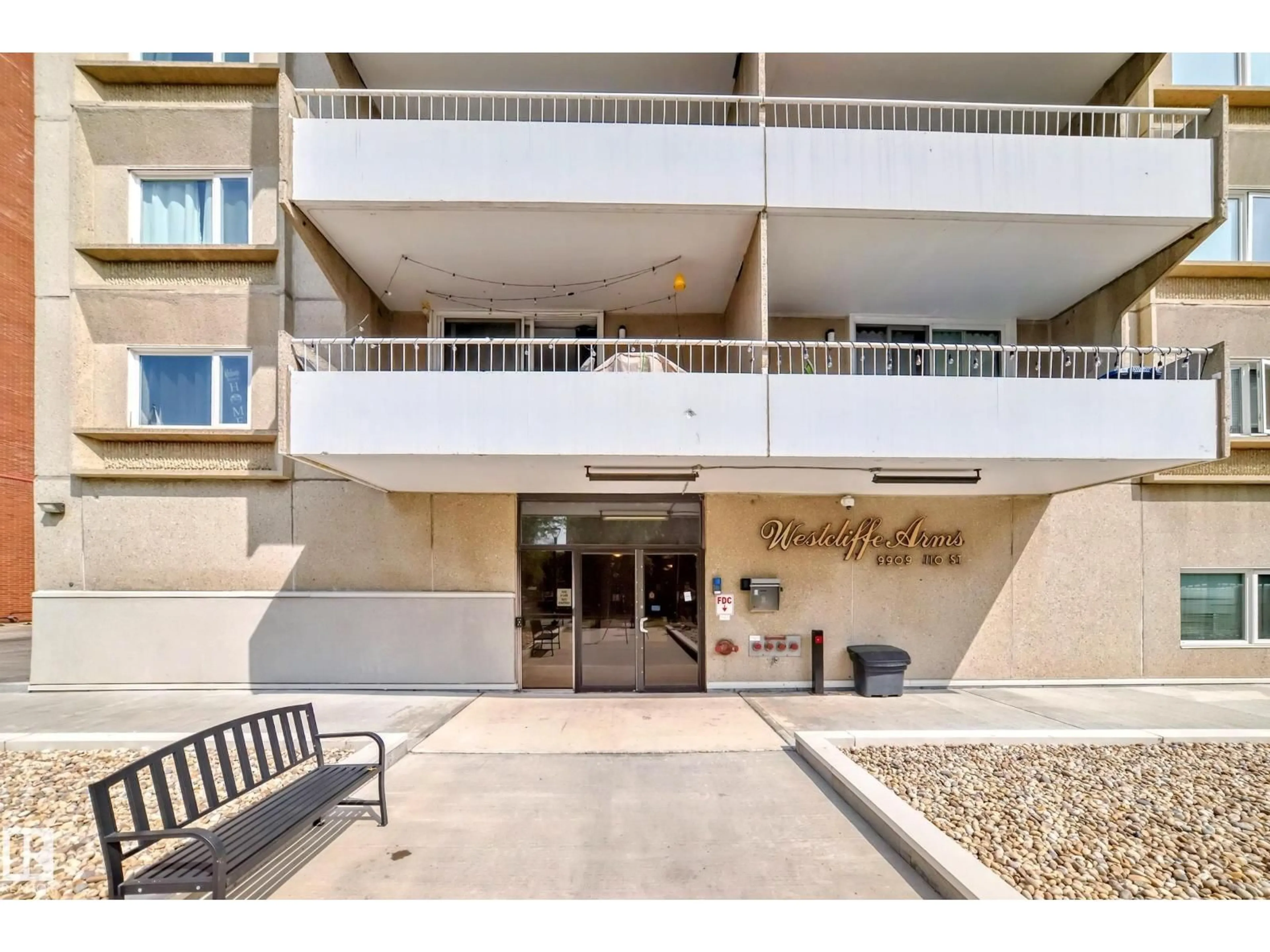 Indoor foyer for 1601 - 9909 110 ST, Edmonton Alberta T5K2E5