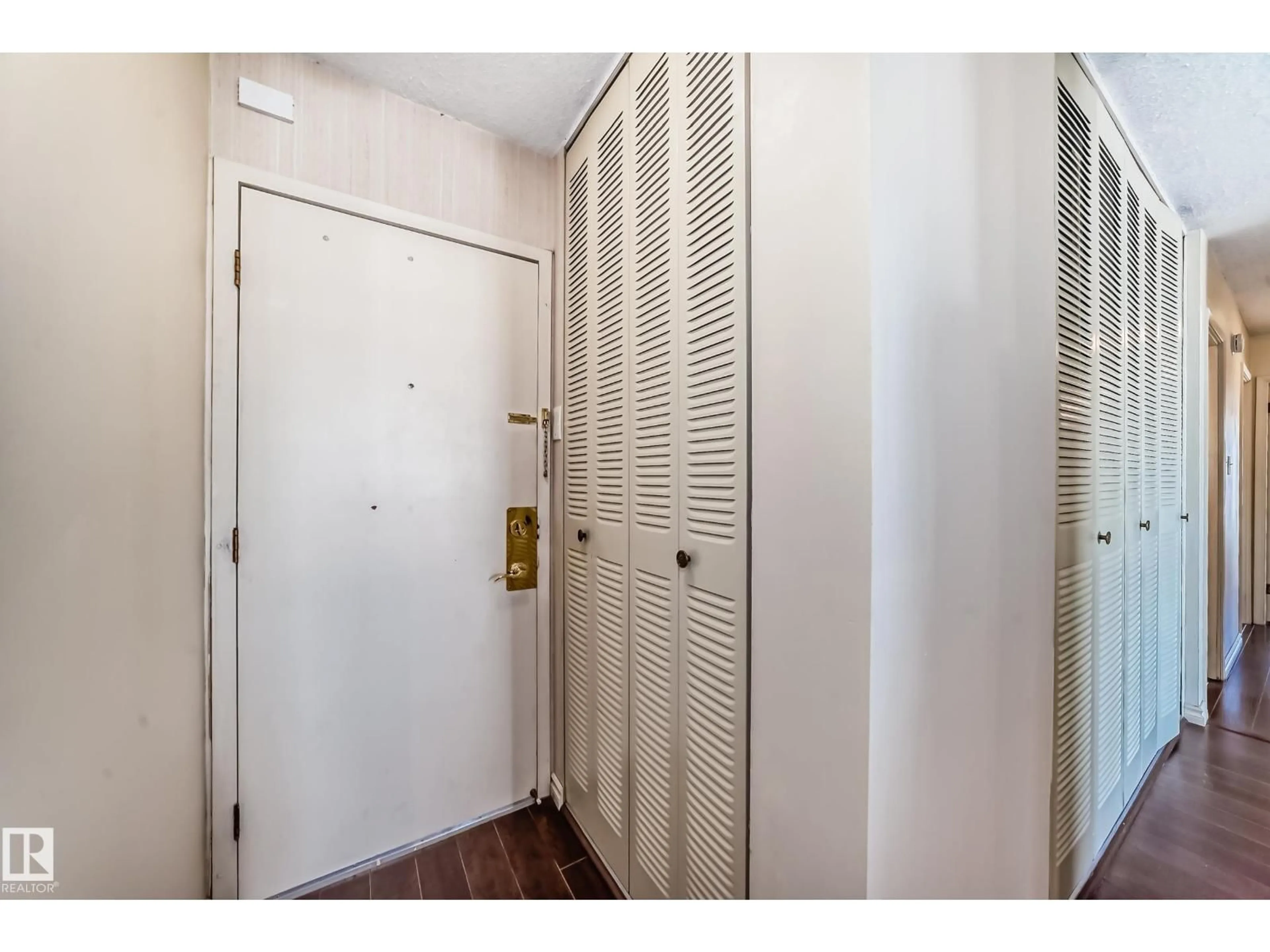 Indoor entryway for 1601 - 9909 110 ST, Edmonton Alberta T5K2E5