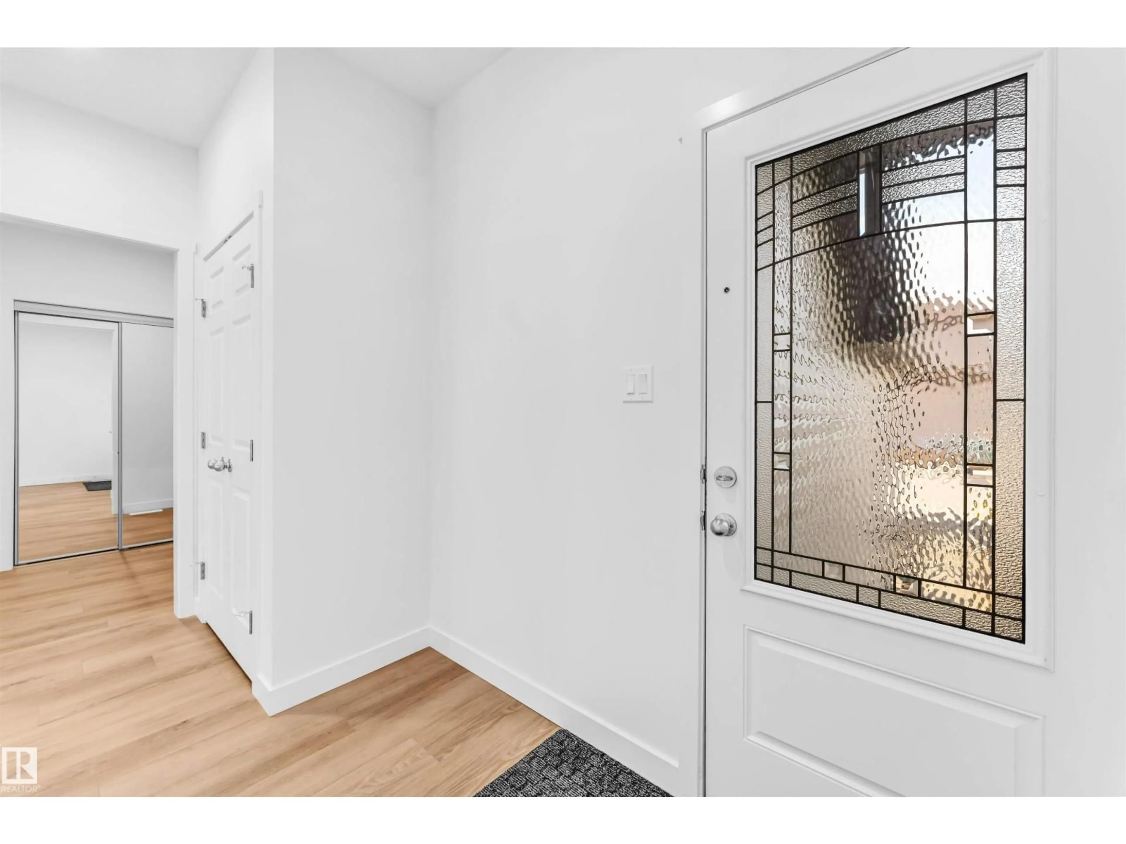 Indoor entryway for 1216 13 AV, Edmonton Alberta T6T2W2