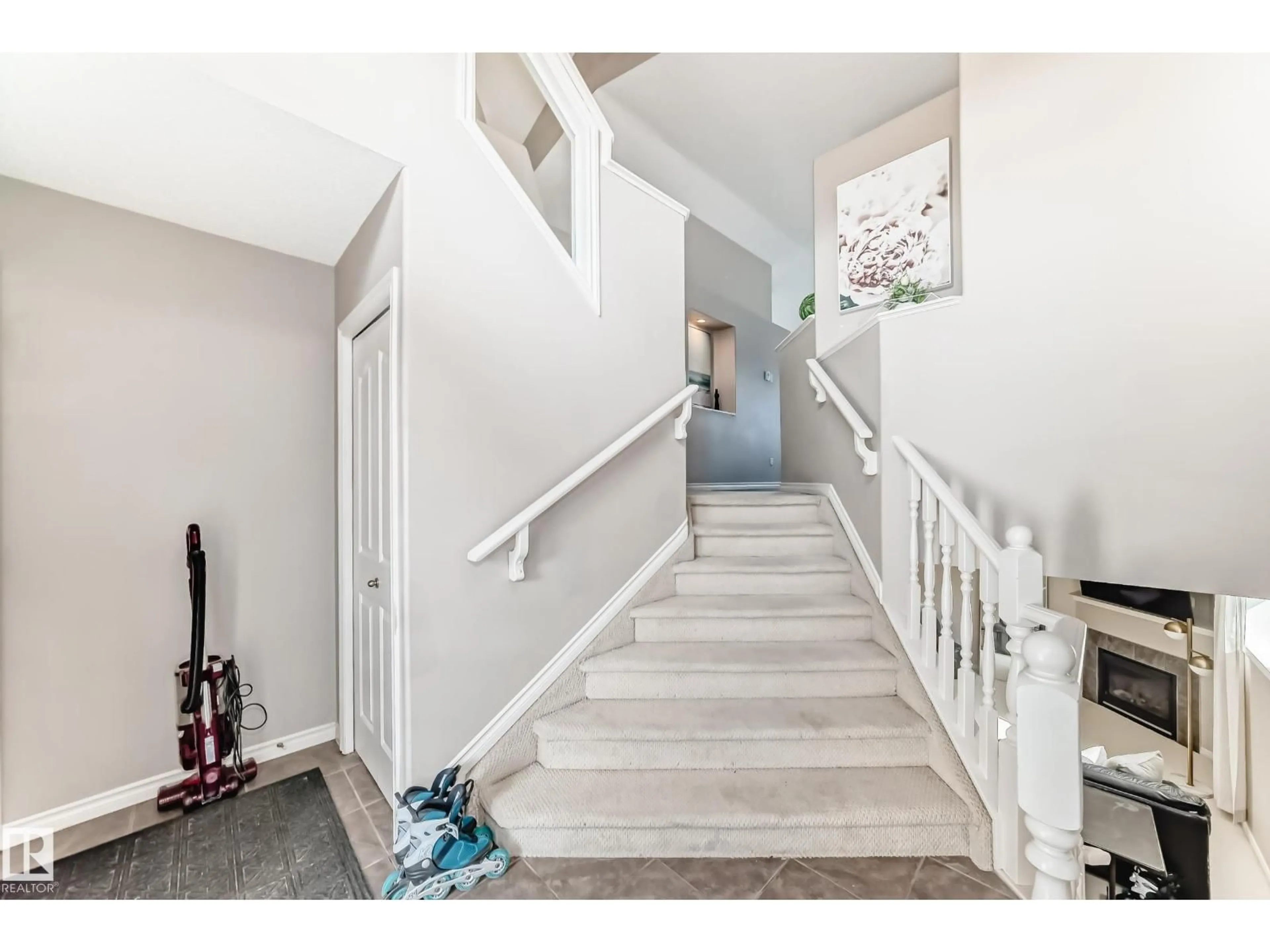 Indoor entryway for NW - 20604 48 AV, Edmonton Alberta T6M0C1