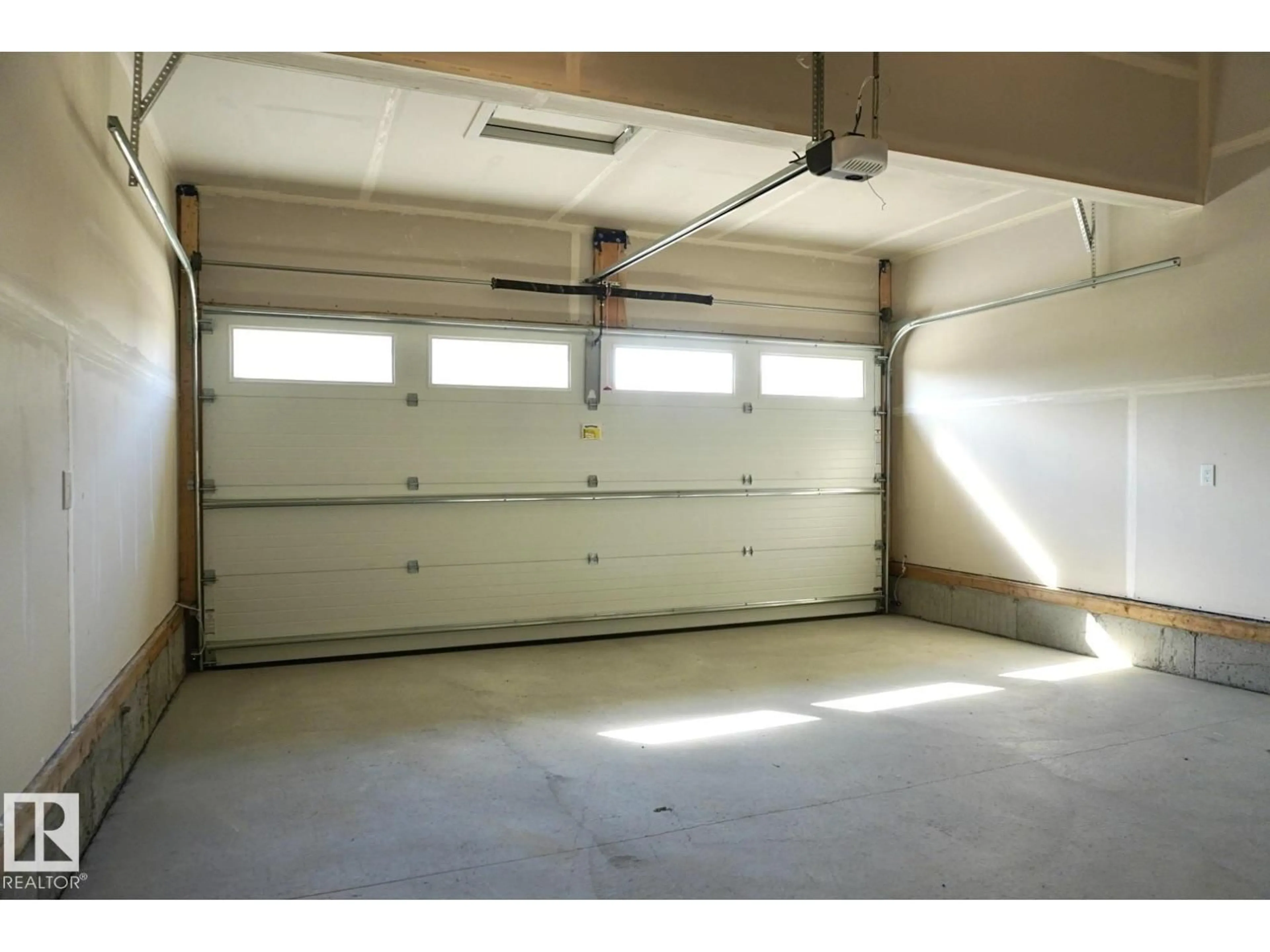 Indoor garage for NW - 2013 209A ST, Edmonton Alberta T6M3C8