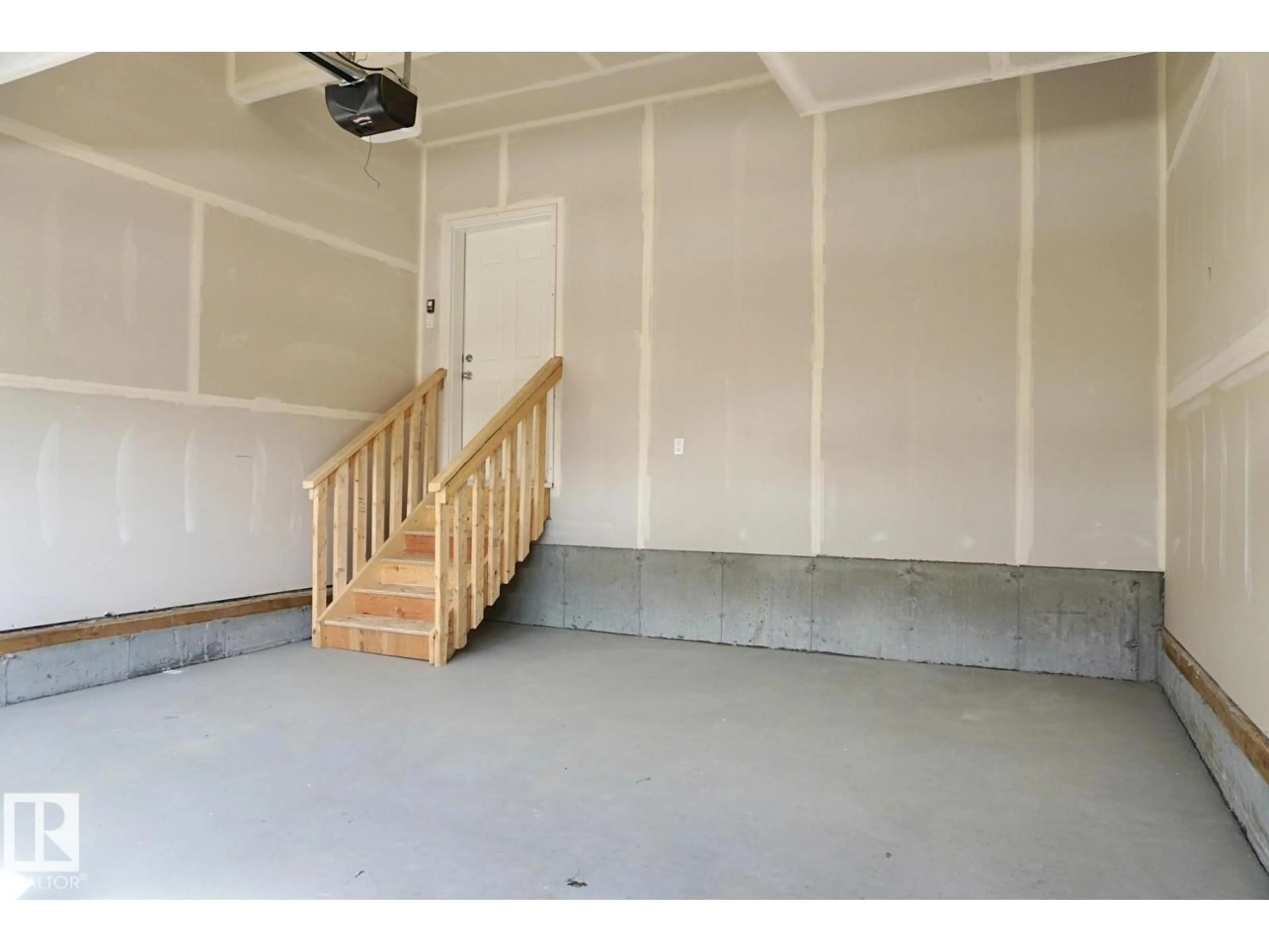 Indoor garage for NW - 2013 209A ST, Edmonton Alberta T6M3C8