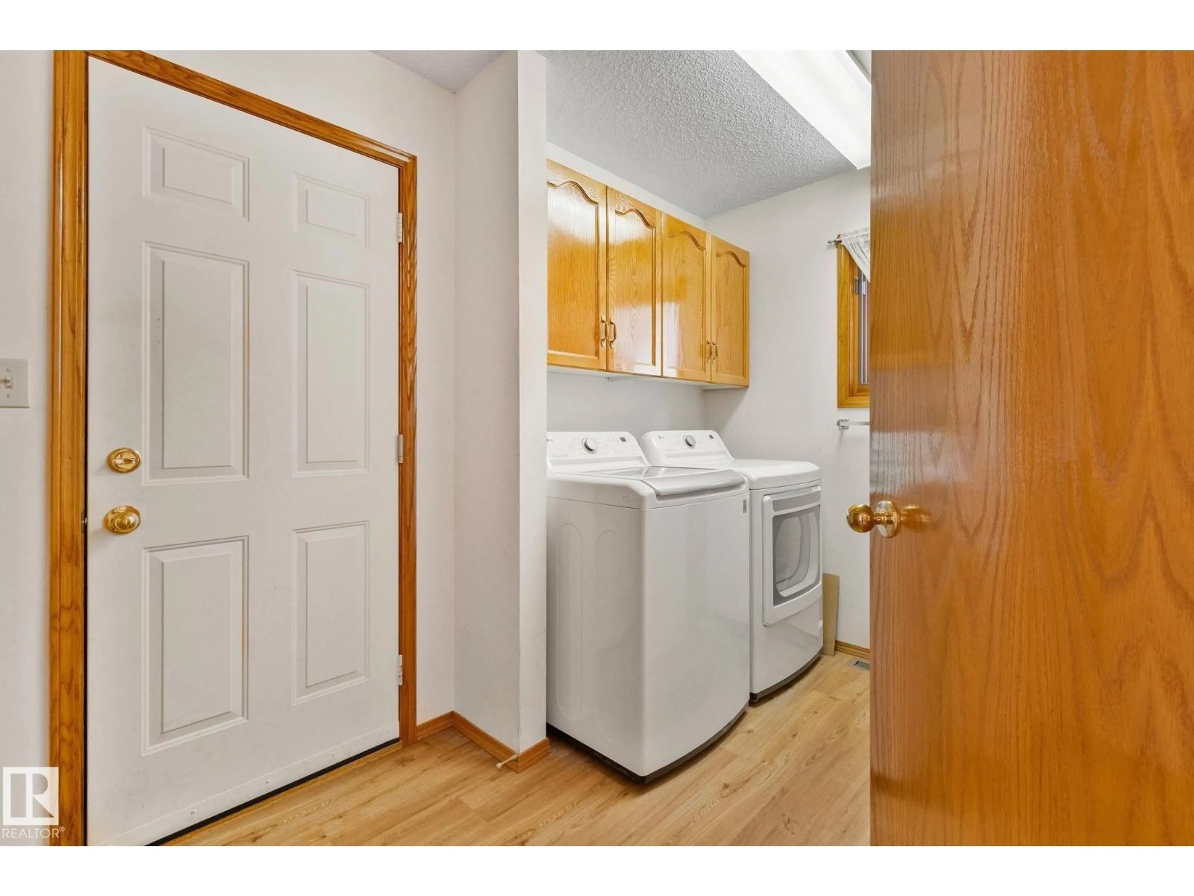 Laundry room for 17620 91 AV, Edmonton Alberta T5T5V7