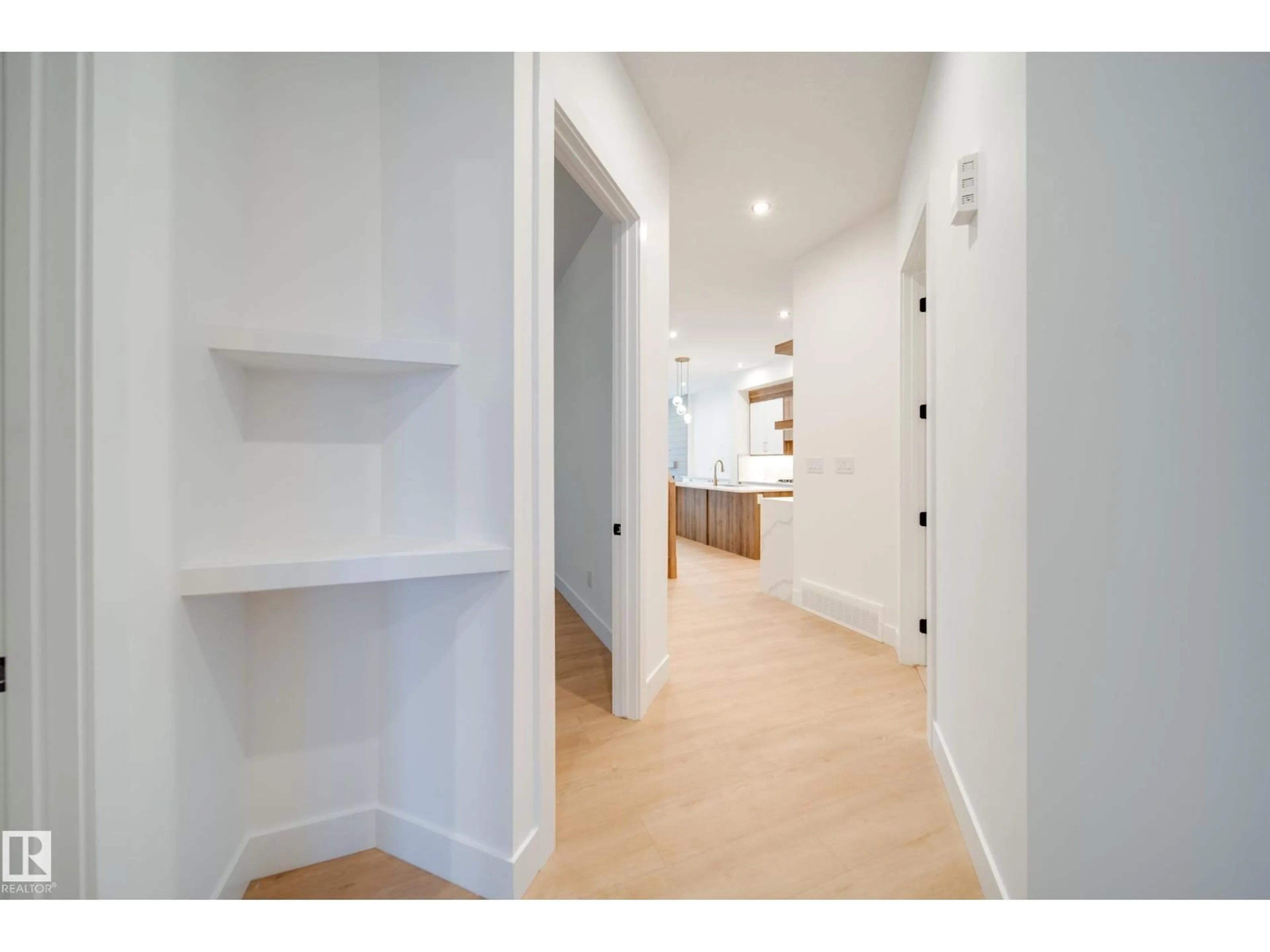 Indoor entryway for #2 - 20425 93 AV, Edmonton Alberta T5T7C7