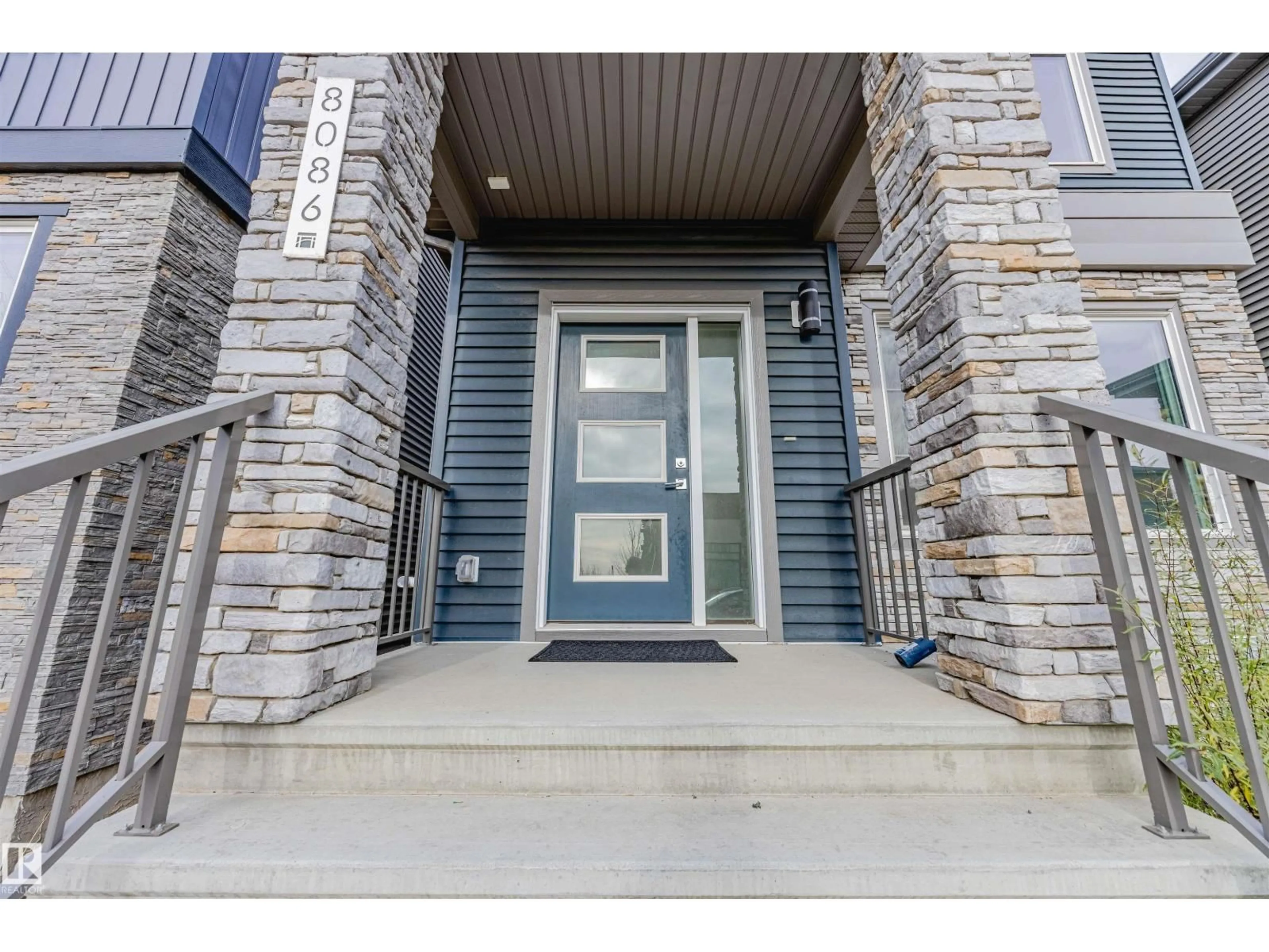 Indoor entryway for SW - 8086 KIRIAK LINK LI, Edmonton Alberta T6W4V2