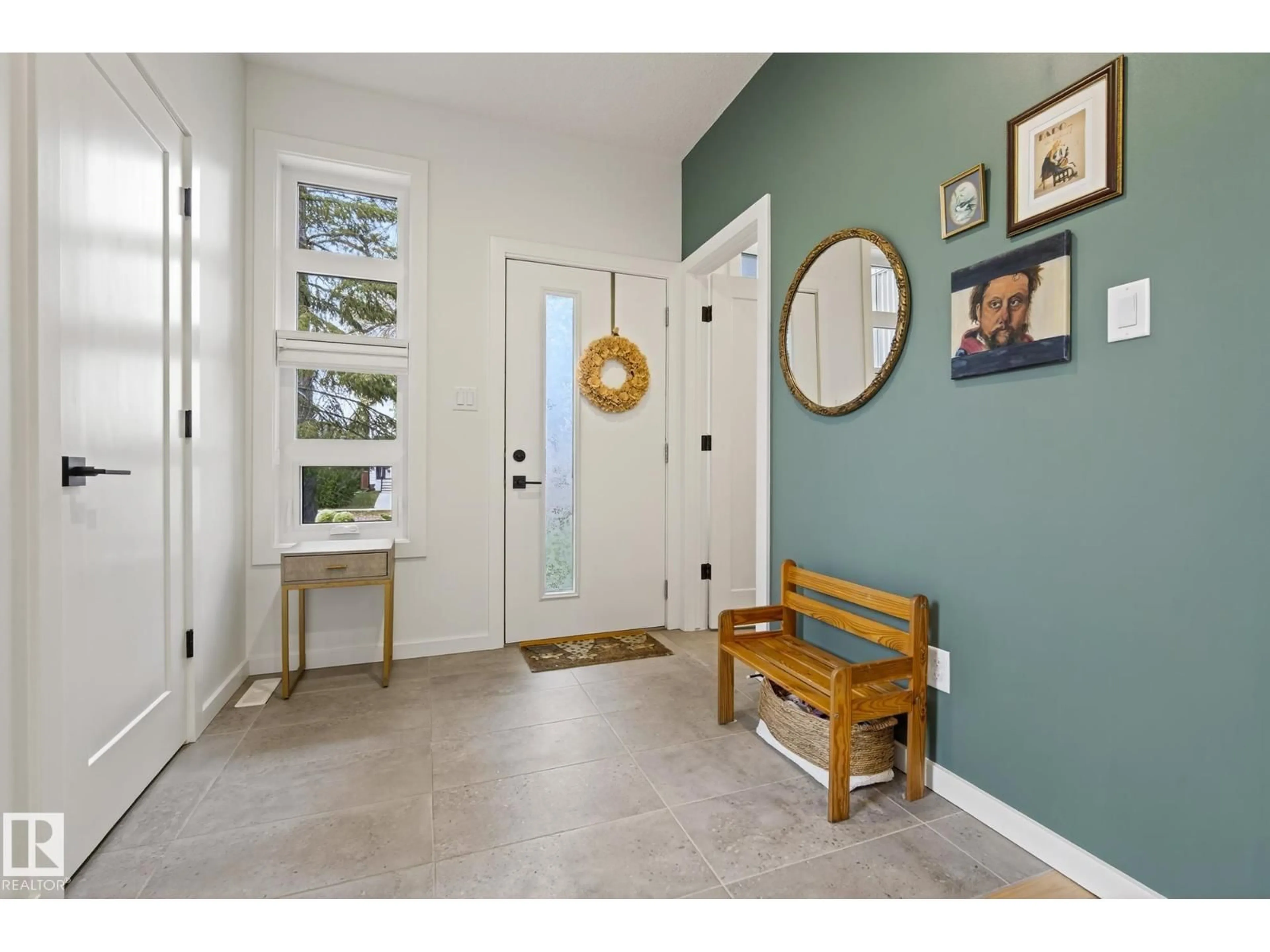 Indoor entryway for NW - 11219 132 ST, Edmonton Alberta T5M1E7