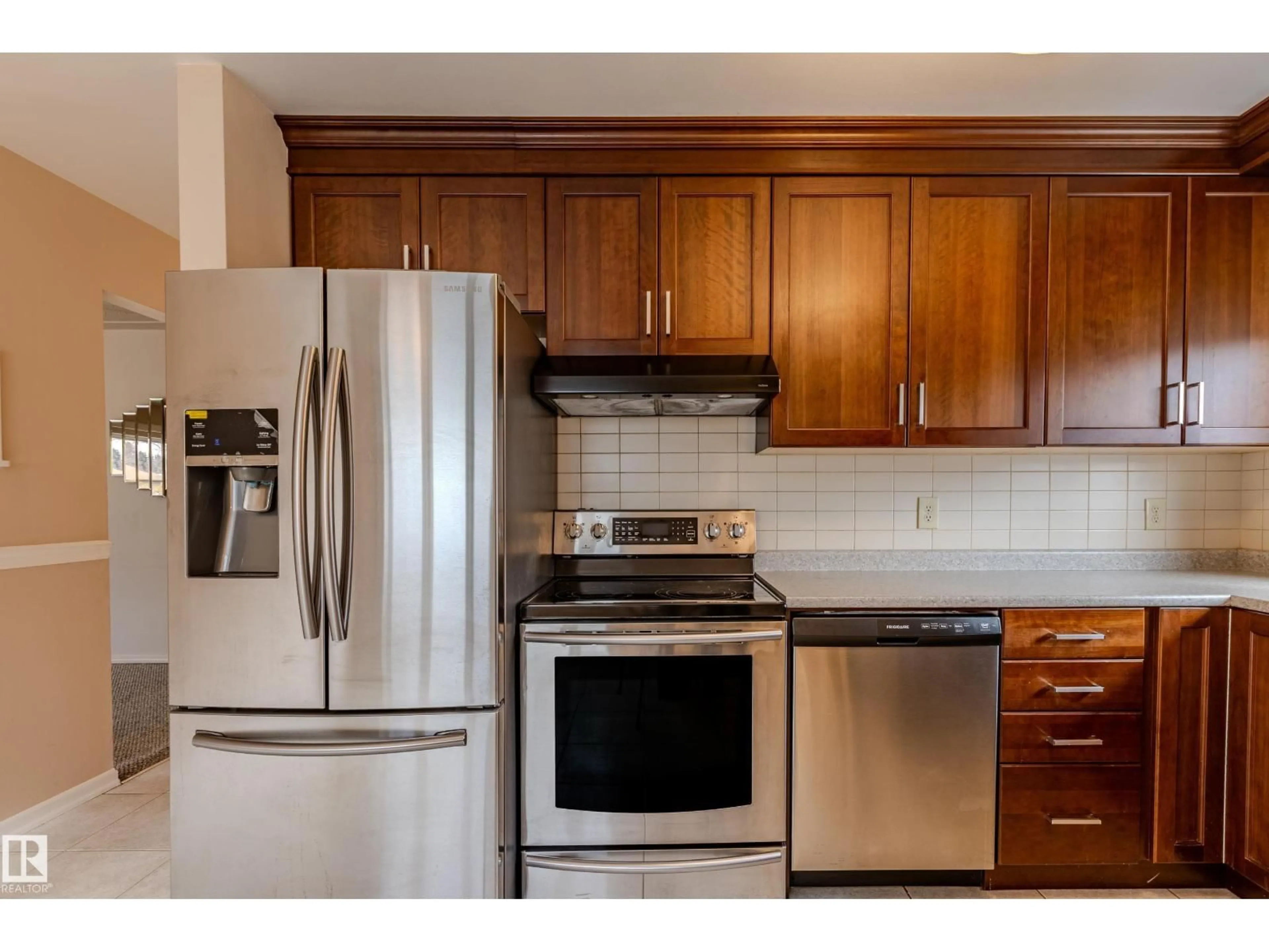 Standard kitchen, unknown for NW - 11921 36 ST, Edmonton Alberta T5W2B3