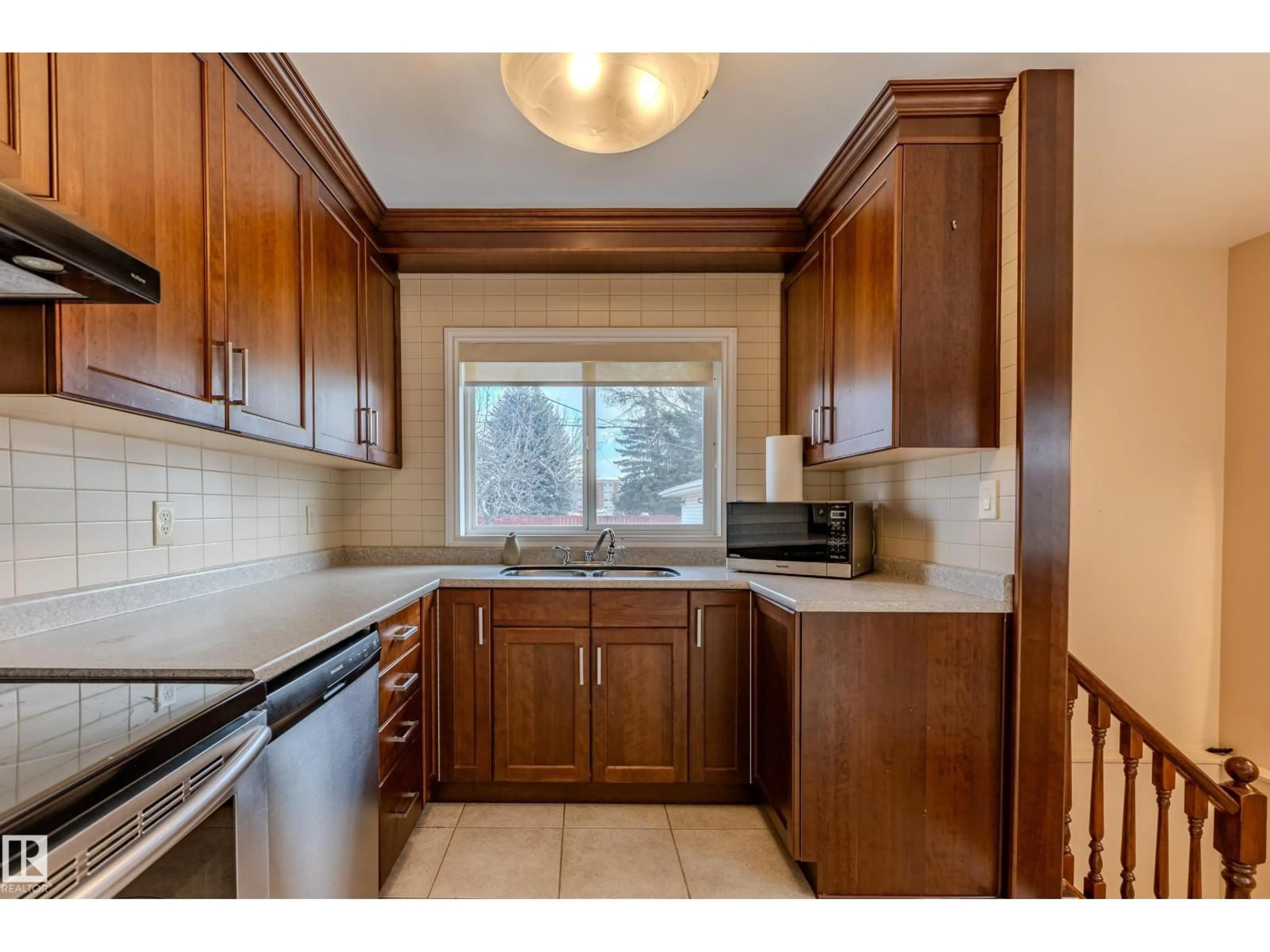 Standard kitchen, ceramic/tile floor for NW - 11921 36 ST, Edmonton Alberta T5W2B3
