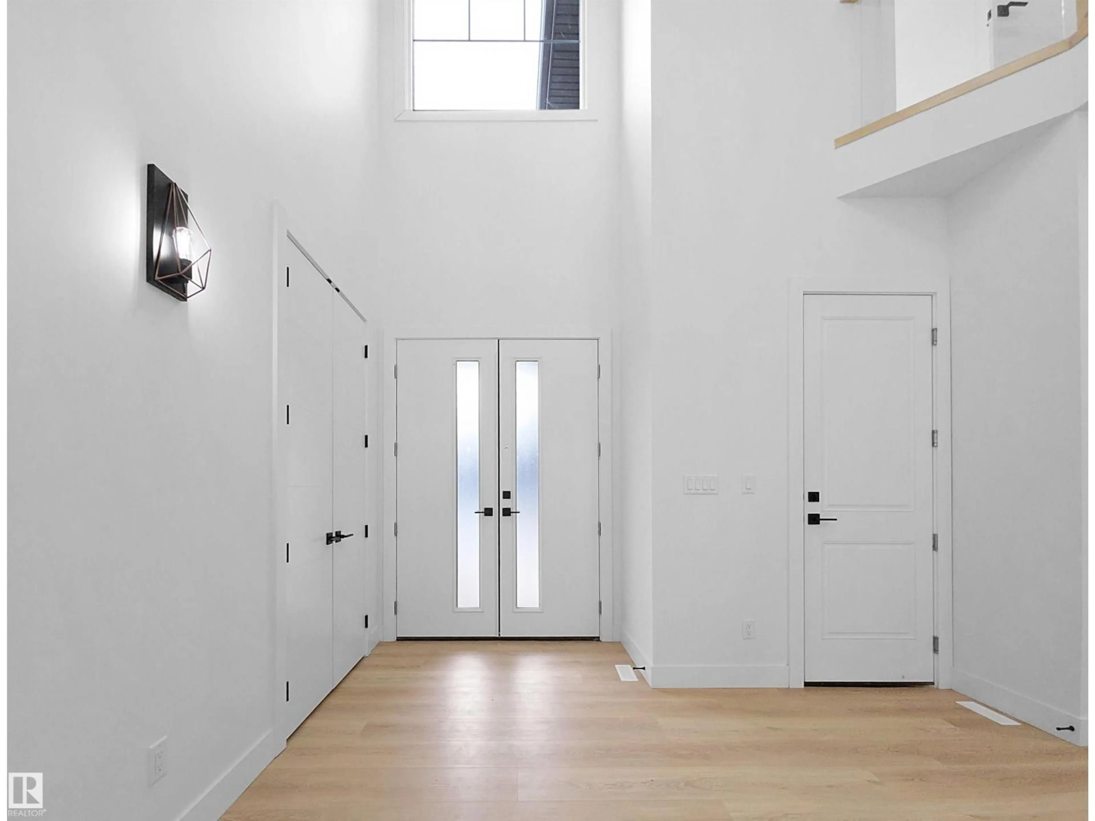 Indoor entryway for 1107 GYRFALCON CR, Edmonton Alberta T5S0S5