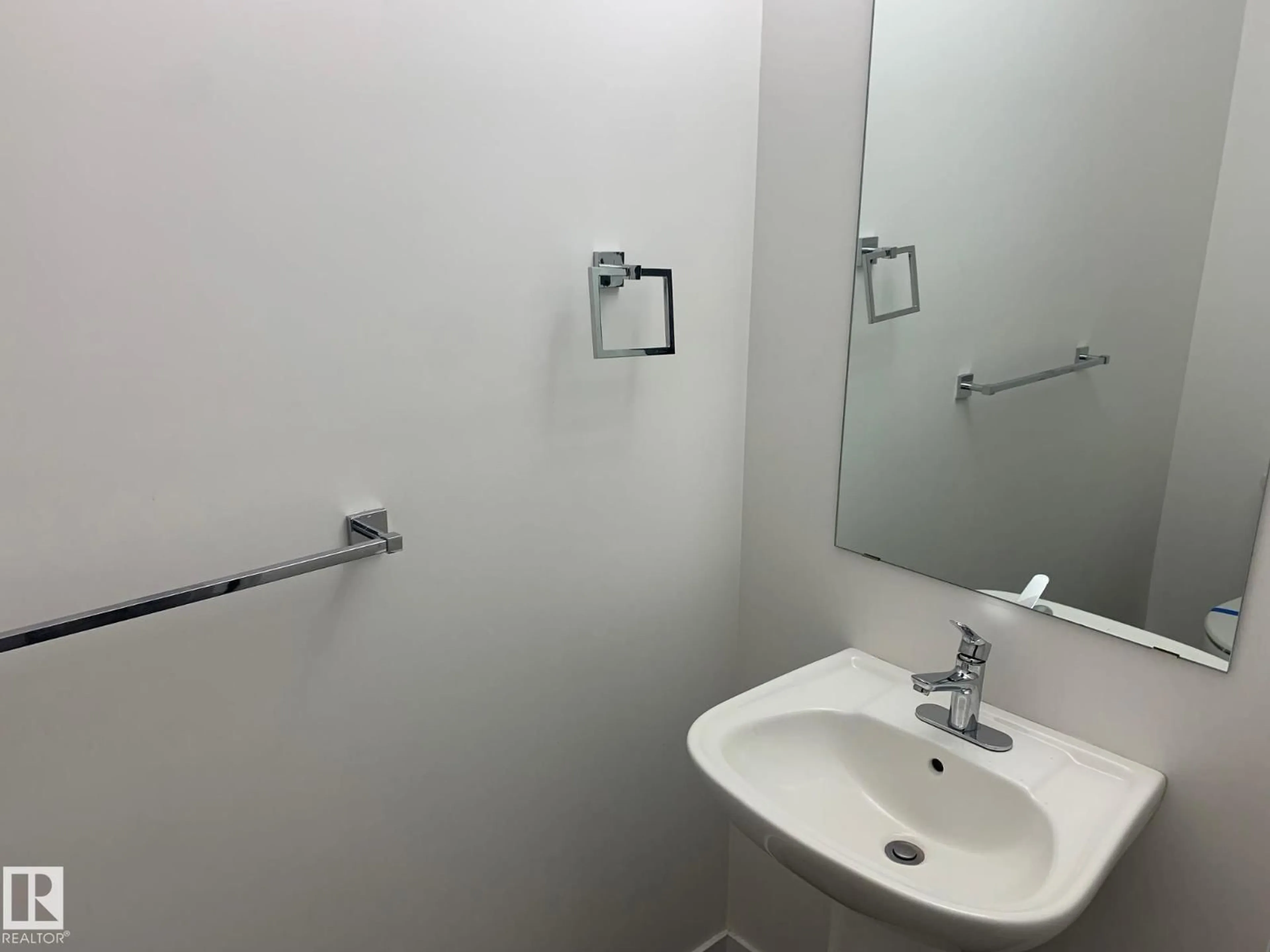 Standard bathroom, floor is not visible for 370 EDGEMONT RD, Edmonton Alberta T6M0Y4