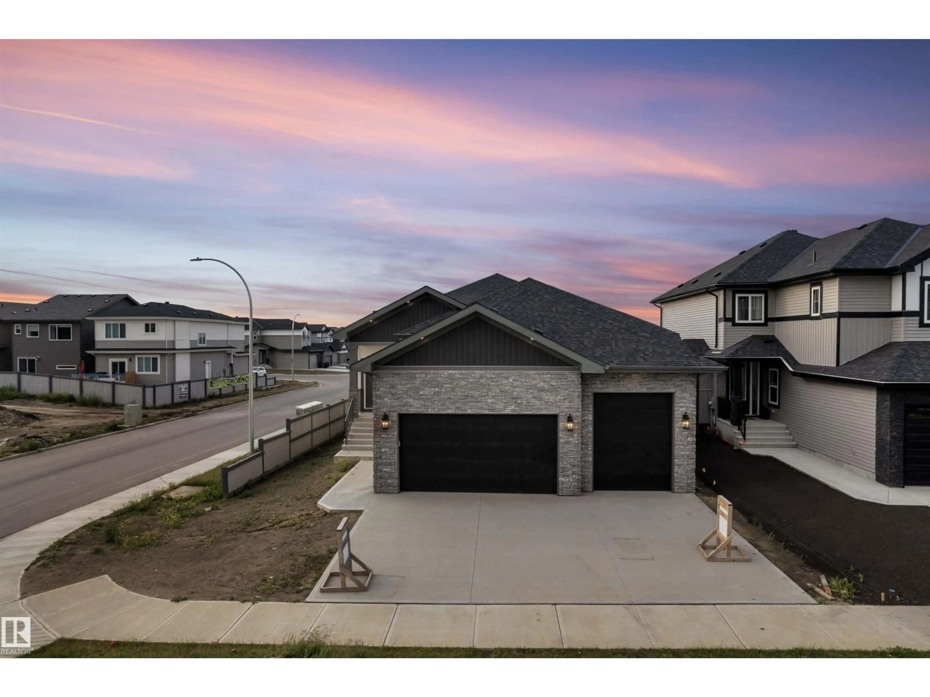 A pic from outside/outdoor area/front of a property/back of a property/a pic from drone, street for 30 AVONLEA WY, Spruce Grove Alberta T7X0Y3