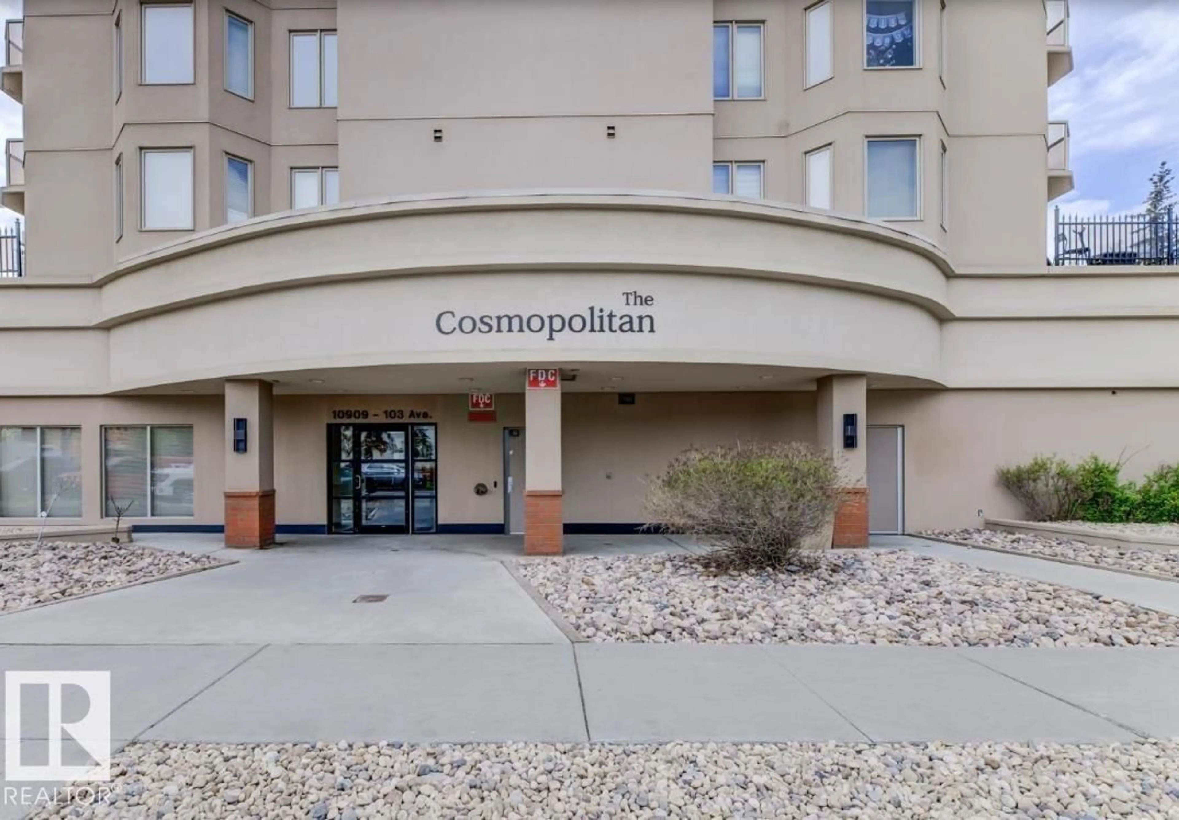 Indoor foyer for 1402 - 10909 103 AV, Edmonton Alberta T5K2W7