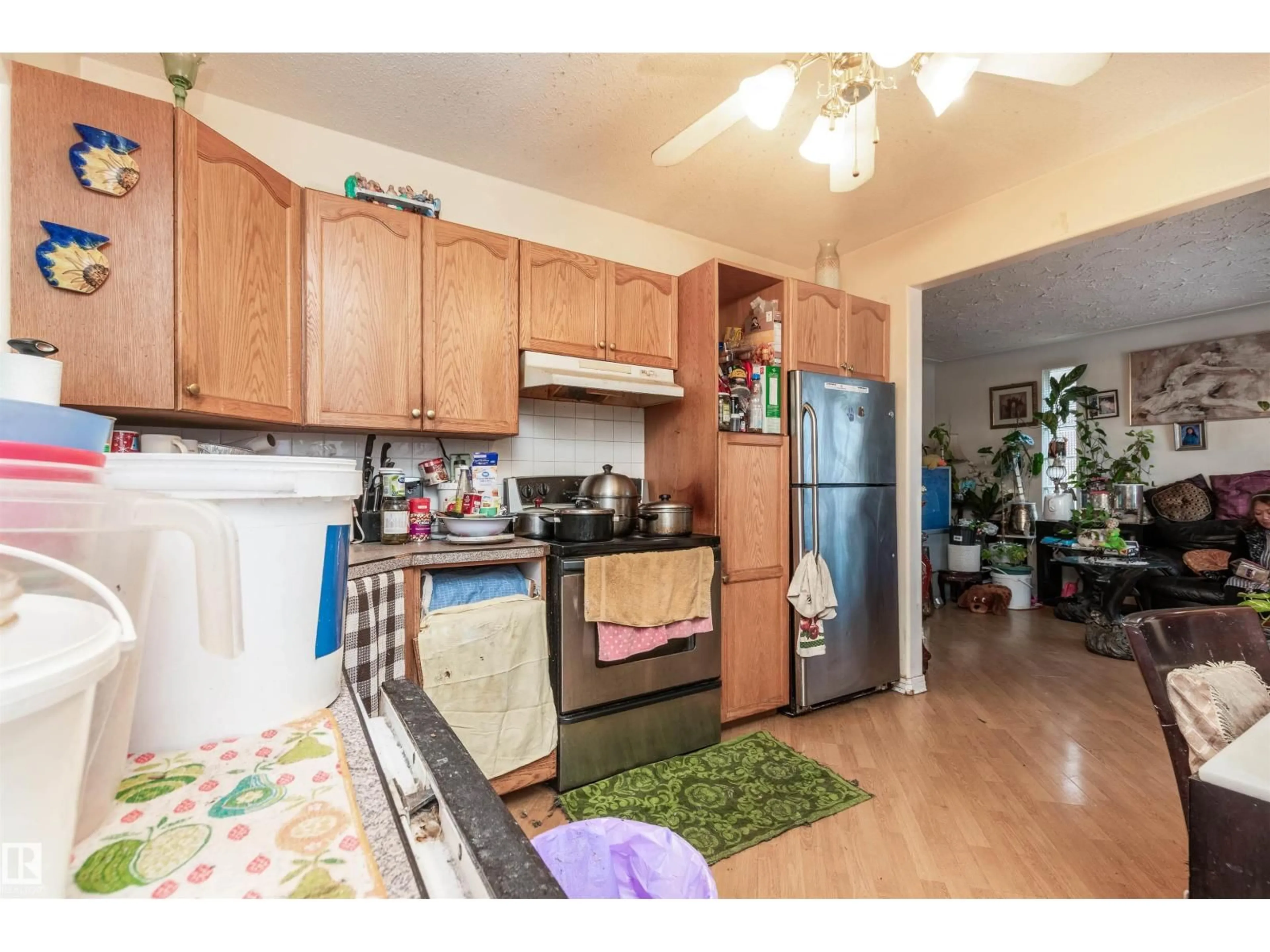 Standard kitchen, unknown for 9714 154 ST NW, Edmonton Alberta T5P2G3