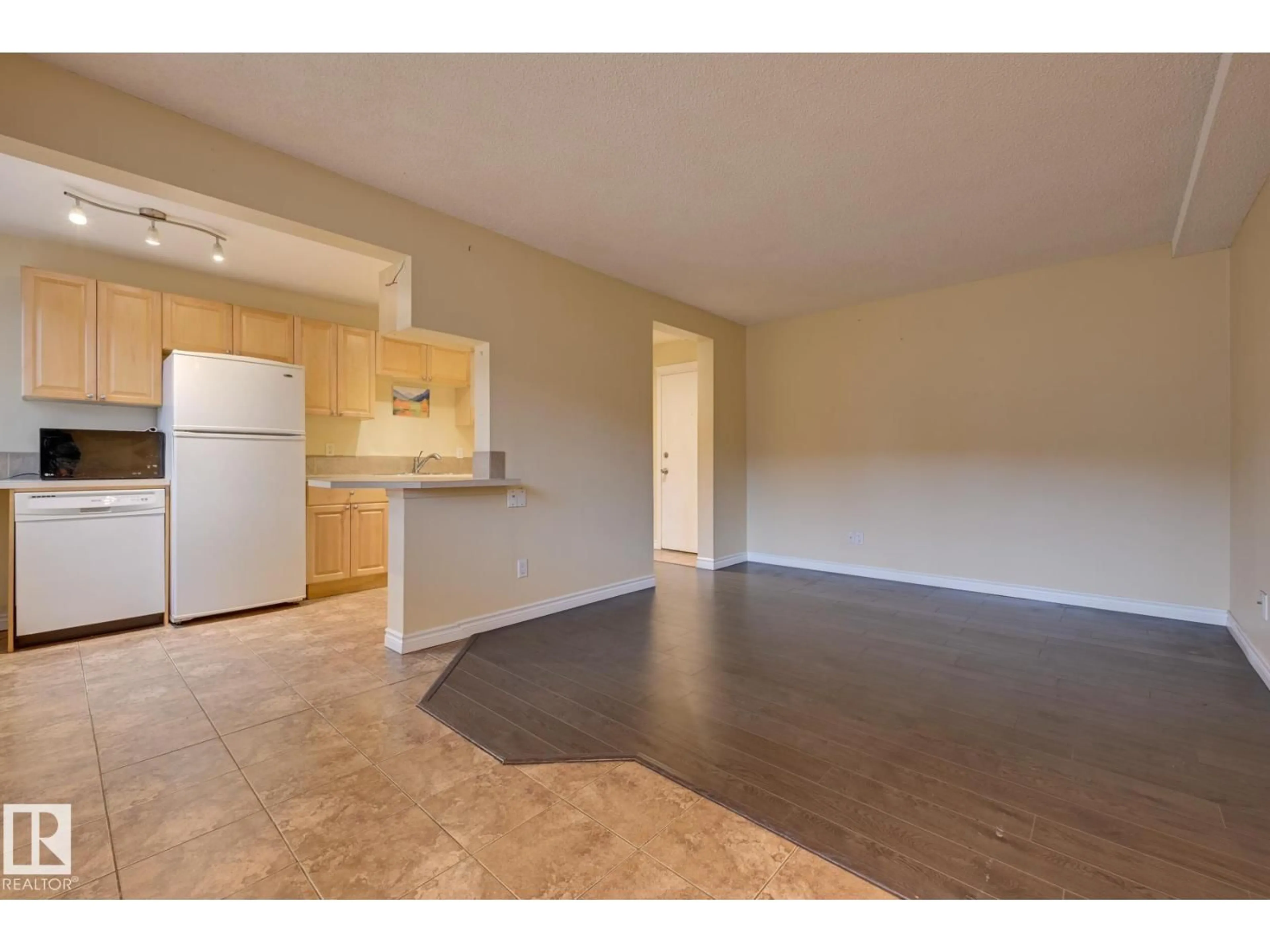 A pic of a room for 105 - 10621 79 AV, Edmonton Alberta T6E1S2