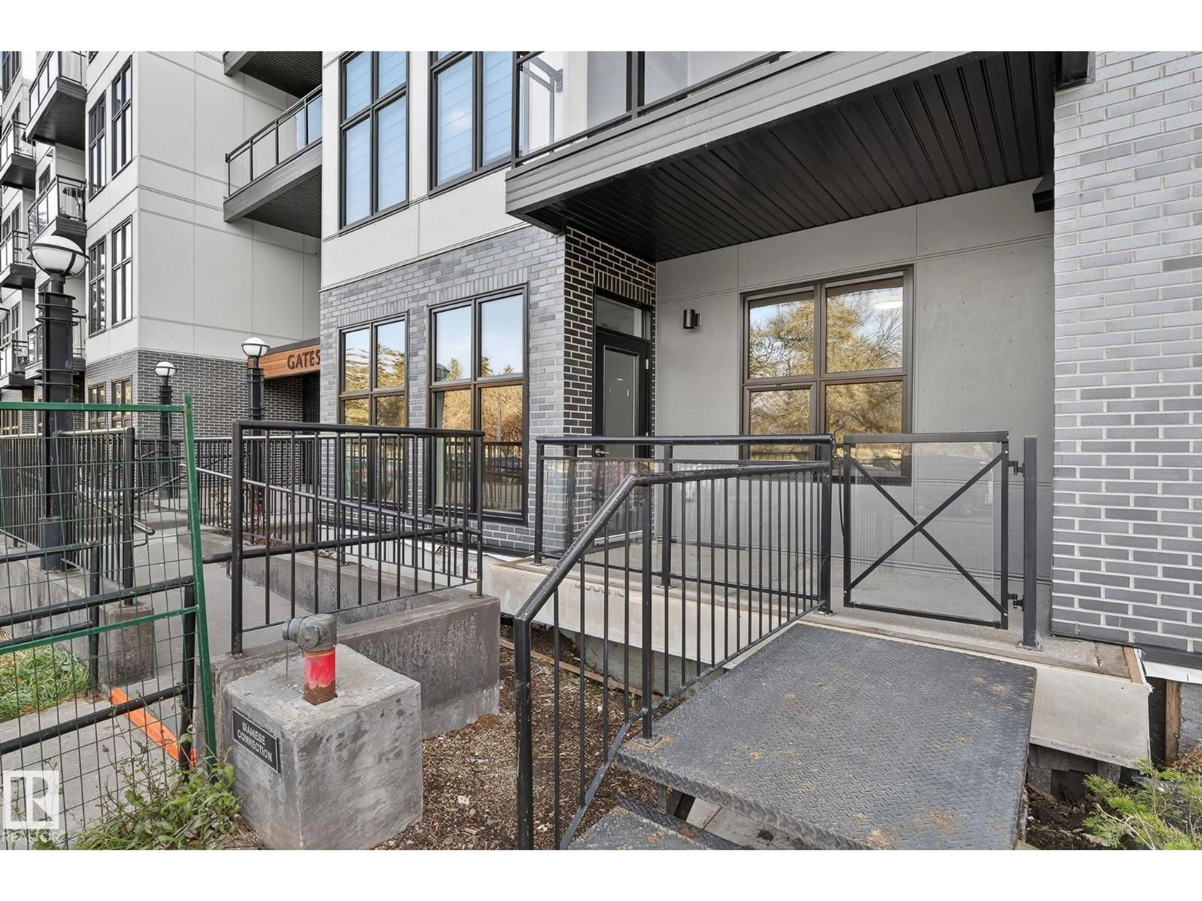 Indoor entryway for #100 - 10531 117 ST, Edmonton Alberta T5H0A8