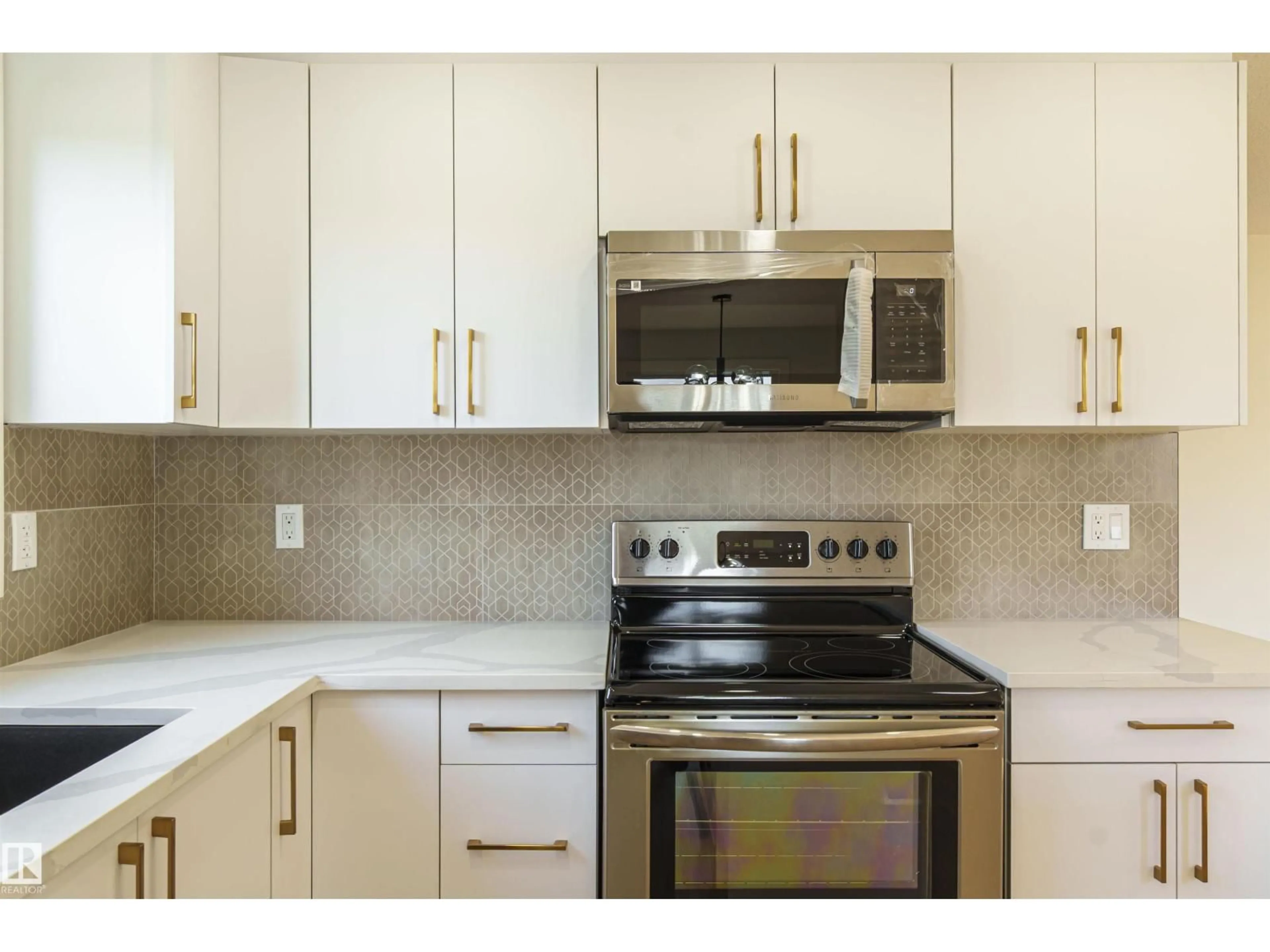 Standard kitchen, unknown for 3710 41 AV, Edmonton Alberta T6L5M2